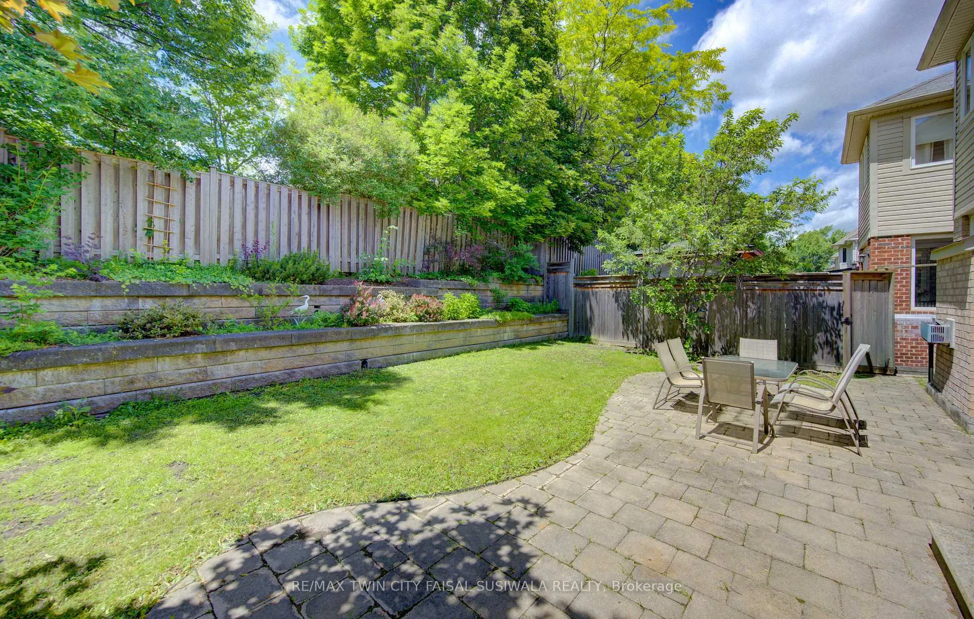 Photo 5 of 184 Fletcher Circle, Cambridge, Silver Heights — HOMEH