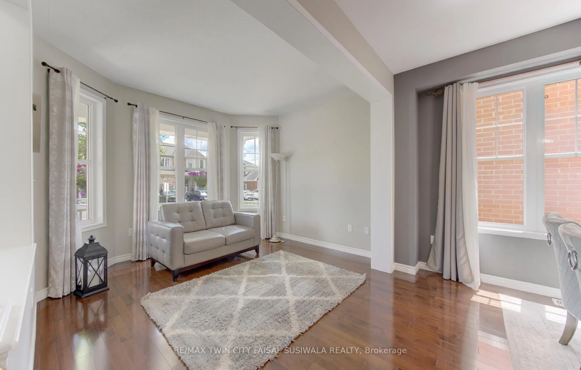 Photo 7 of 184 Fletcher Circle, Cambridge, Silver Heights — HOMEH