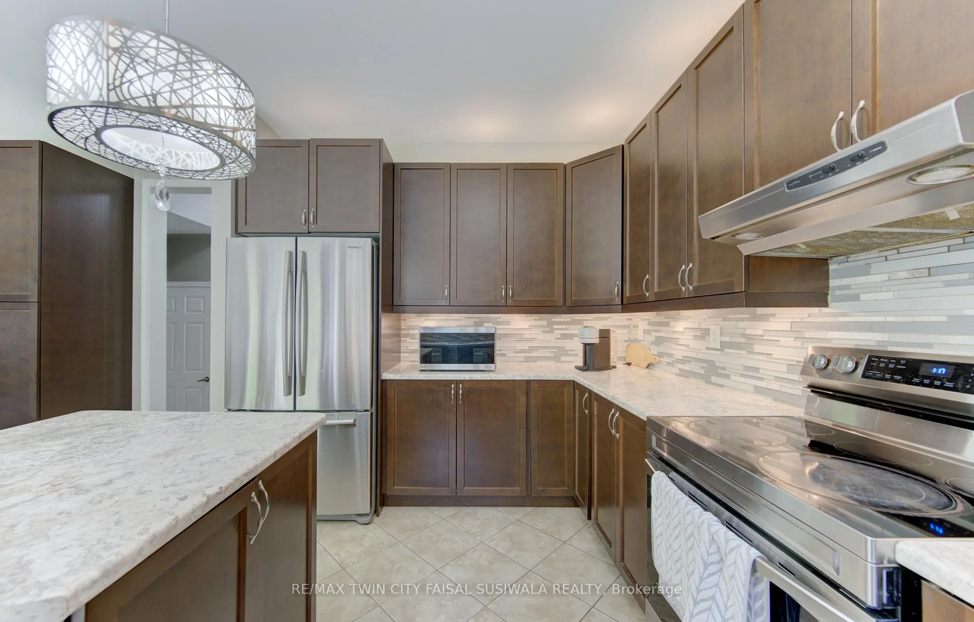 Photo 13 of 184 Fletcher Circle, Cambridge, Silver Heights — HOMEH