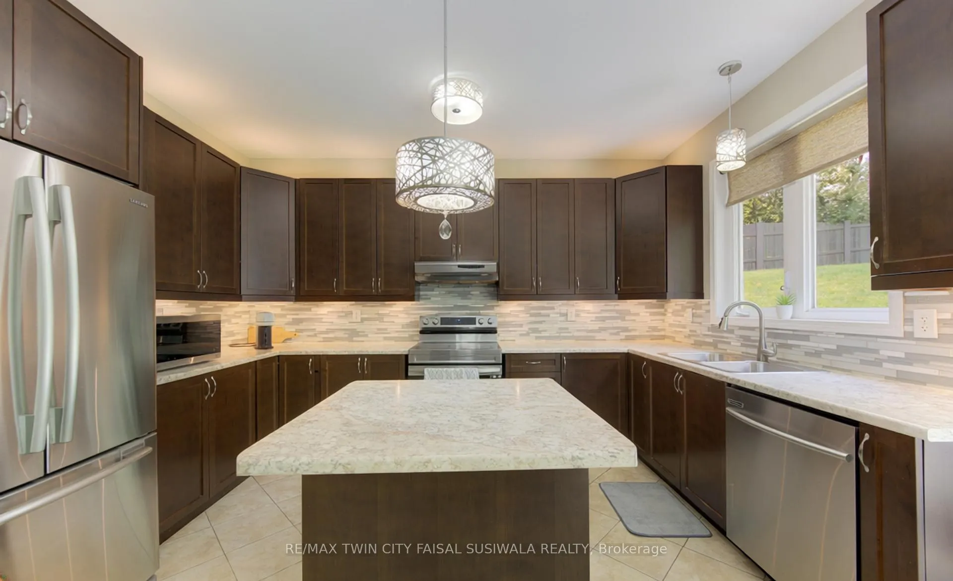 Photo 14 of 184 Fletcher Circle, Cambridge, Silver Heights — HOMEH