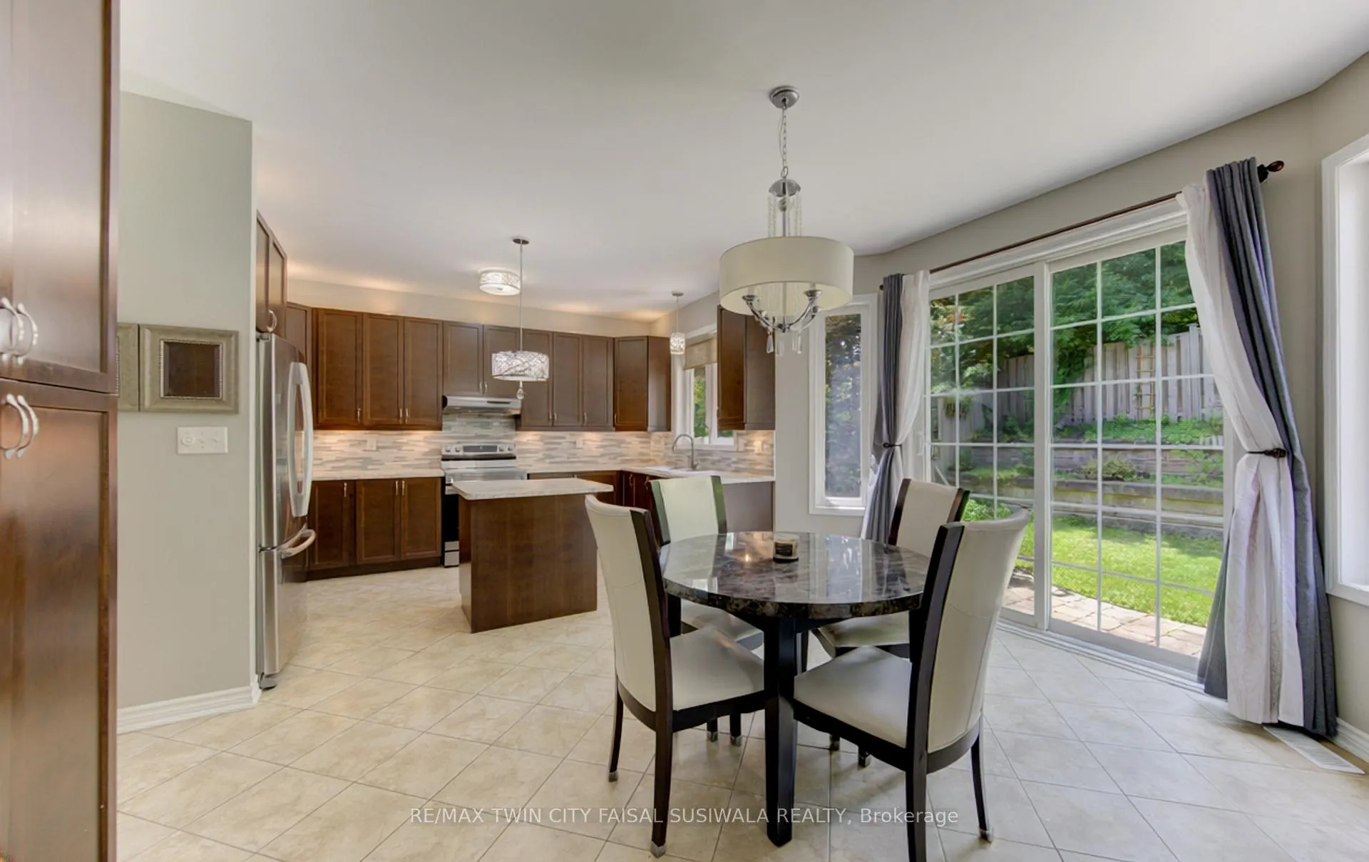 Photo 16 of 184 Fletcher Circle, Cambridge, Silver Heights — HOMEH