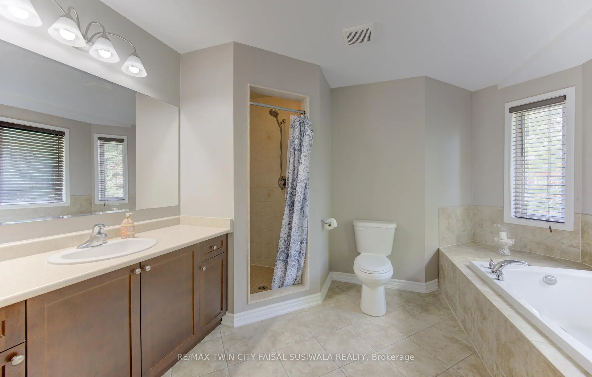 Photo 24 of 184 Fletcher Circle, Cambridge, Silver Heights — HOMEH