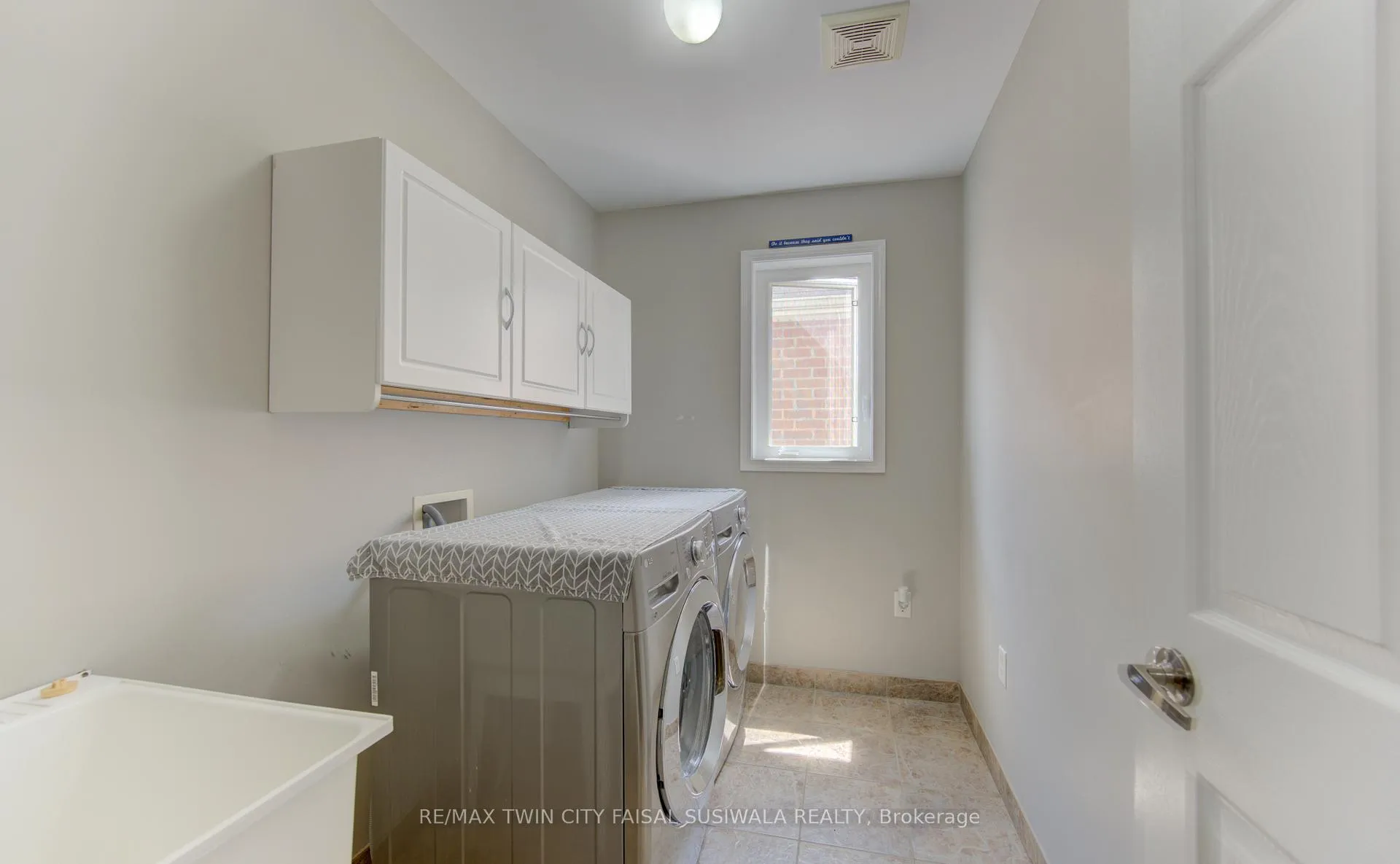 Photo 31 of 184 Fletcher Circle, Cambridge, Silver Heights — HOMEH