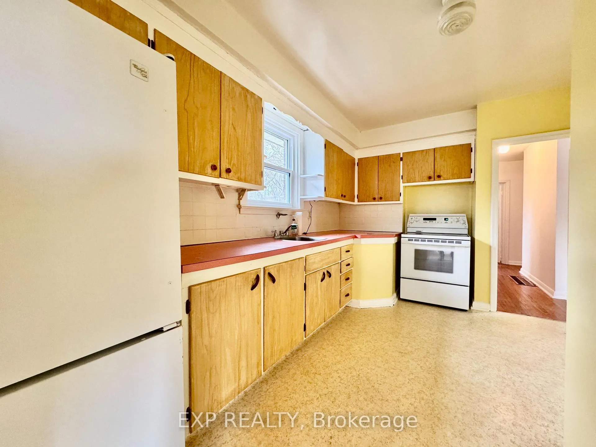 Photo 2 of 29 Bayview Parkway, Newmarket, Huron Heights-Leslie Valley — HOMEH