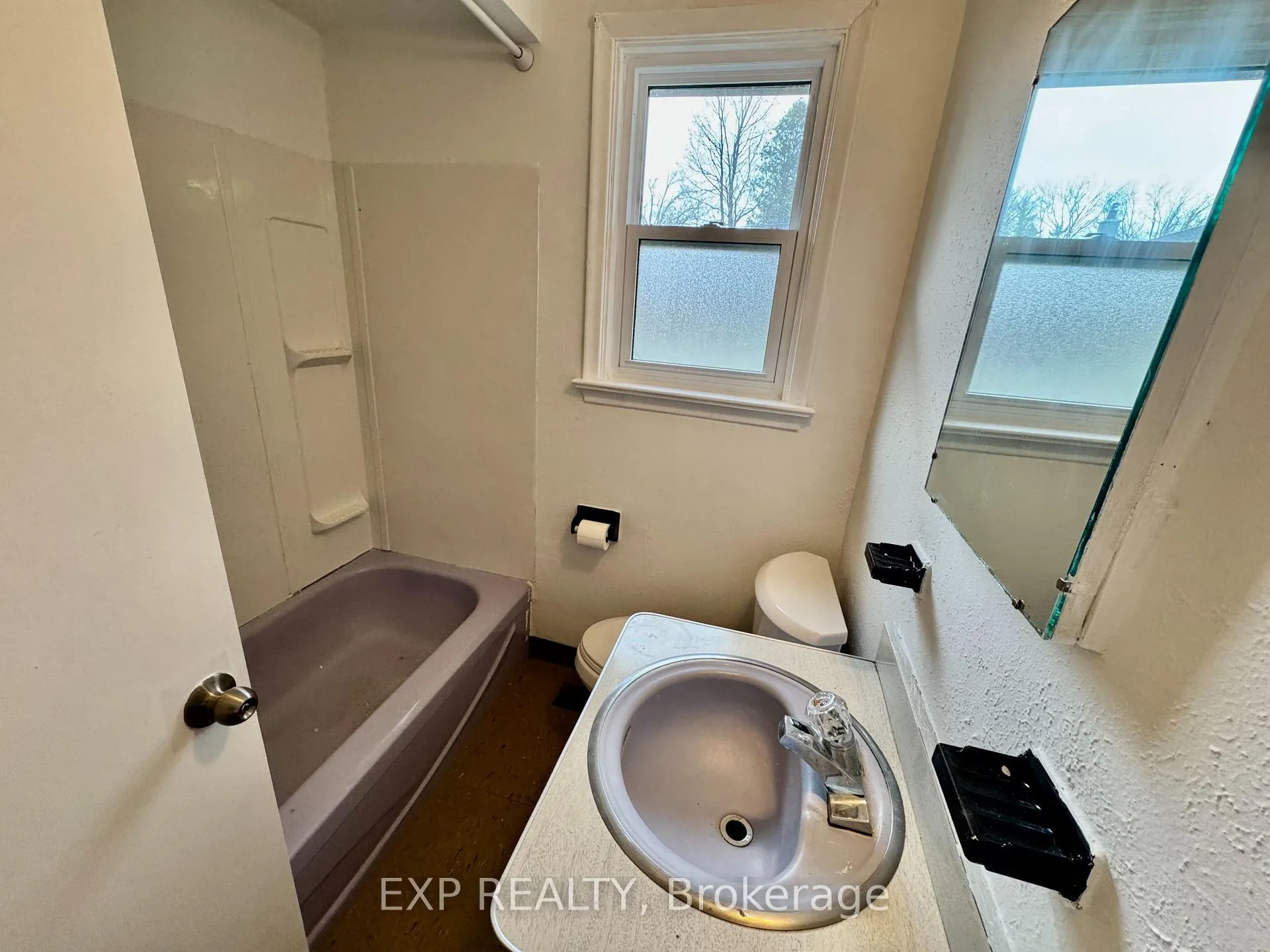 Photo 5 of 29 Bayview Parkway, Newmarket, Huron Heights-Leslie Valley — HOMEH