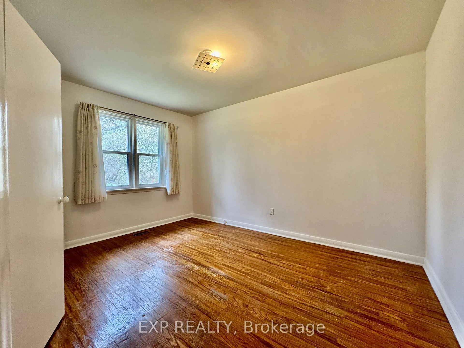 Photo 7 of 29 Bayview Parkway, Newmarket, Huron Heights-Leslie Valley — HOMEH