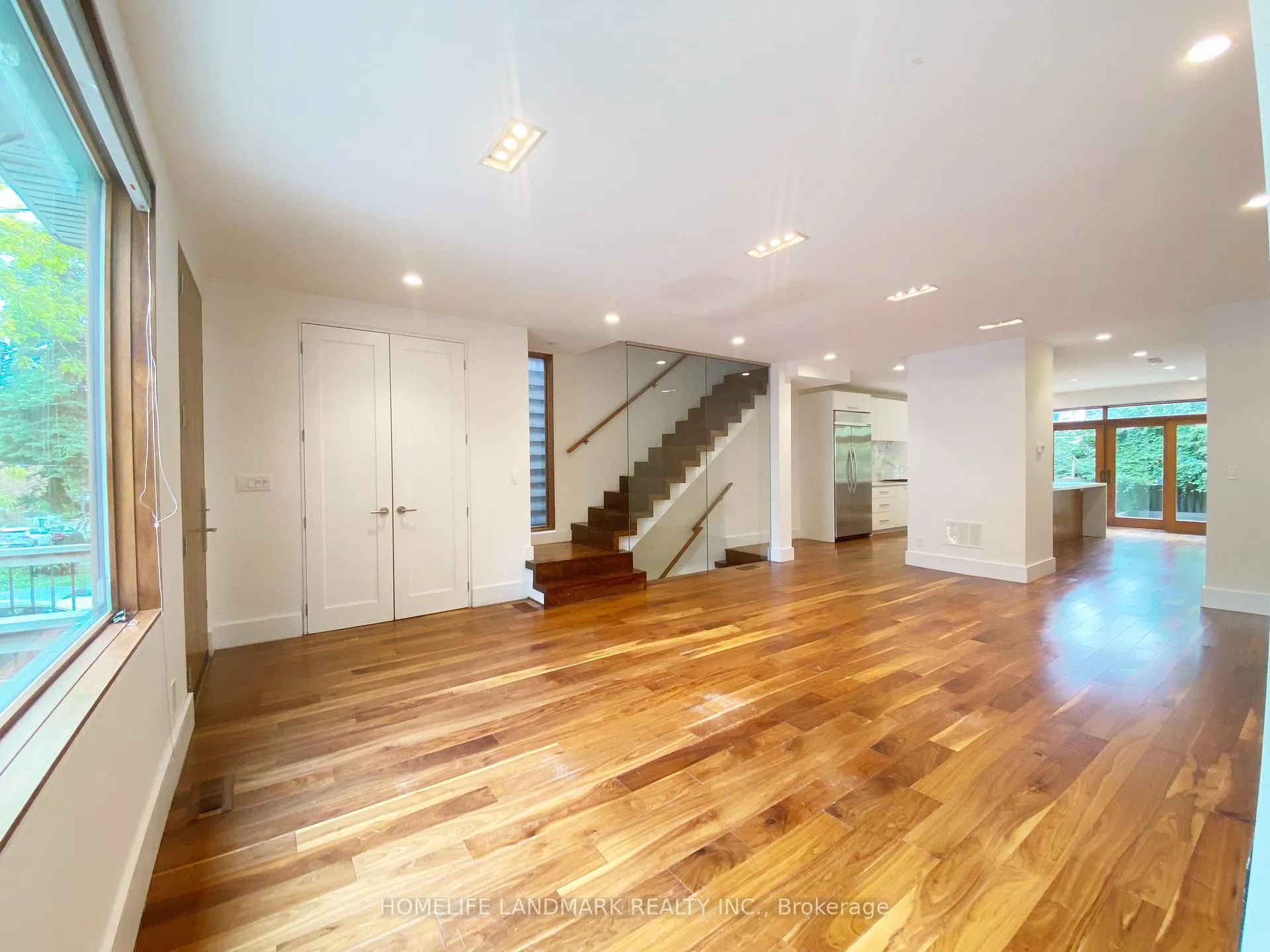 Photo 3 of 32 Elmer Avenue, Toronto, The Beaches — HOMEH