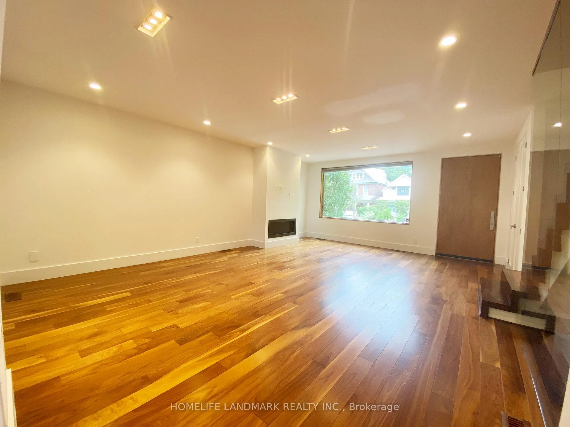 Photo 4 of 32 Elmer Avenue, Toronto, The Beaches — HOMEH
