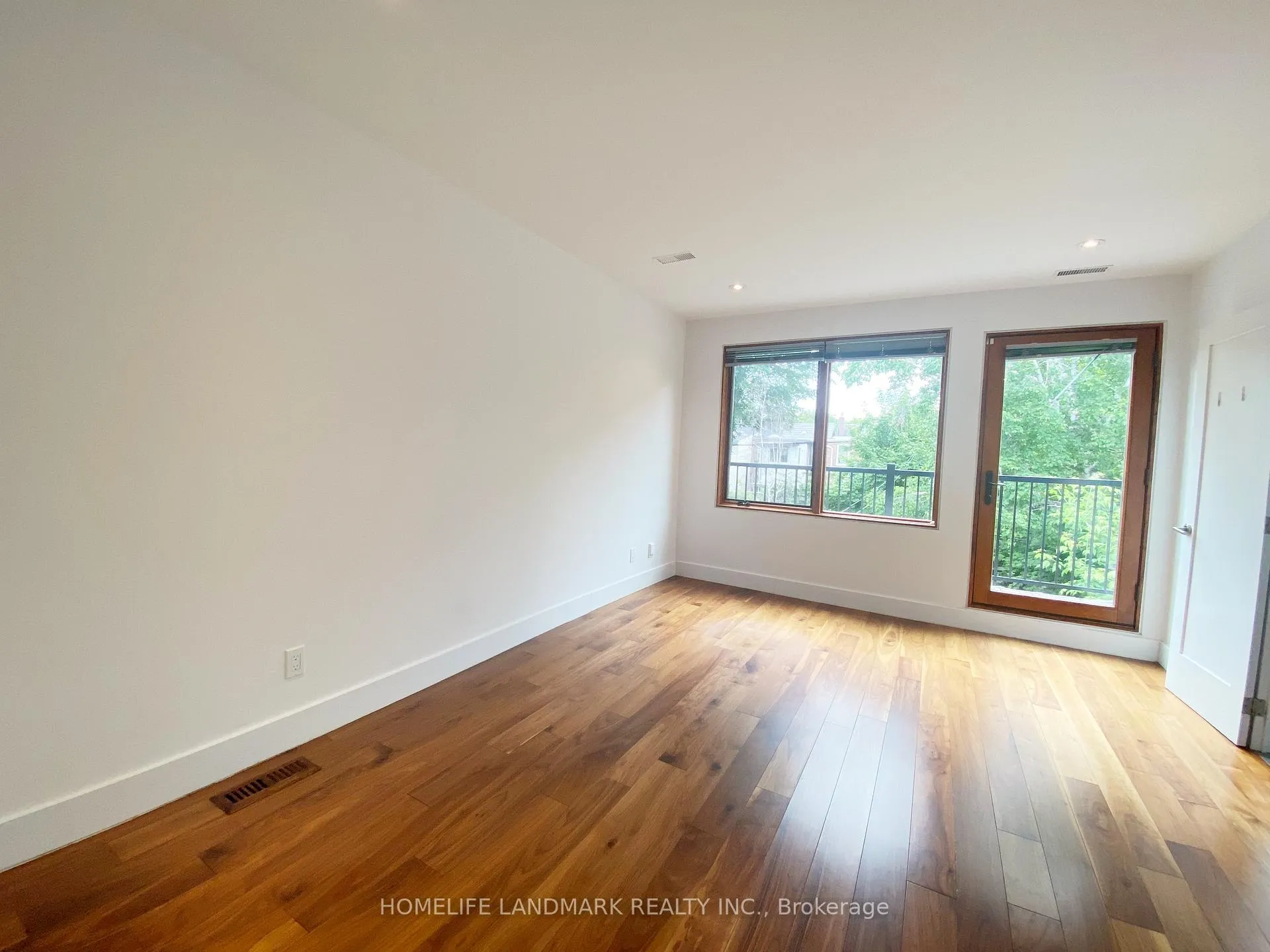 Photo 10 of 32 Elmer Avenue, Toronto, The Beaches — HOMEH