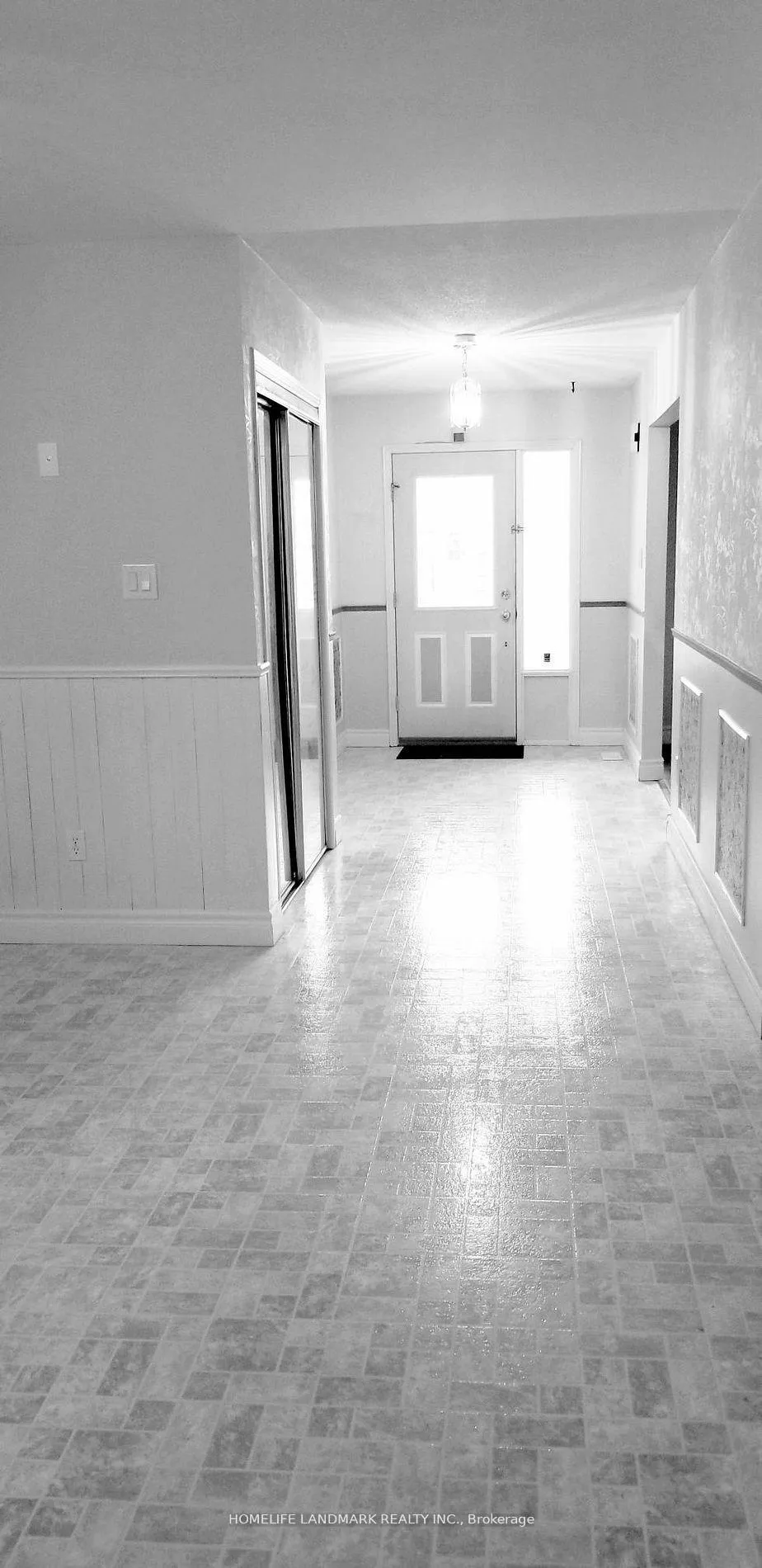 Photo 2 of 33 Elora Drive, Hamilton, Fessenden — HOMEH