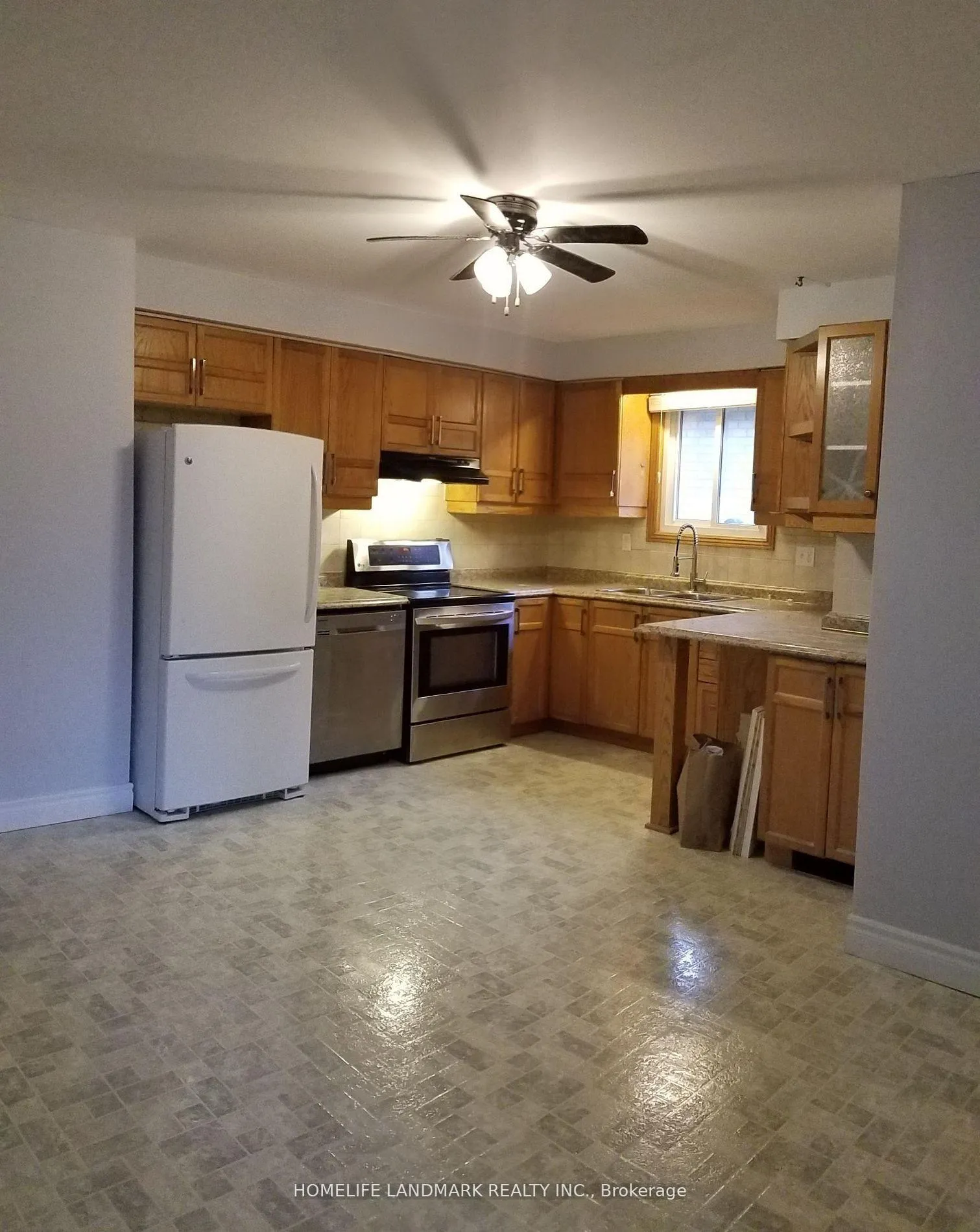 Photo 18 of 33 Elora Drive, Hamilton, Fessenden — HOMEH