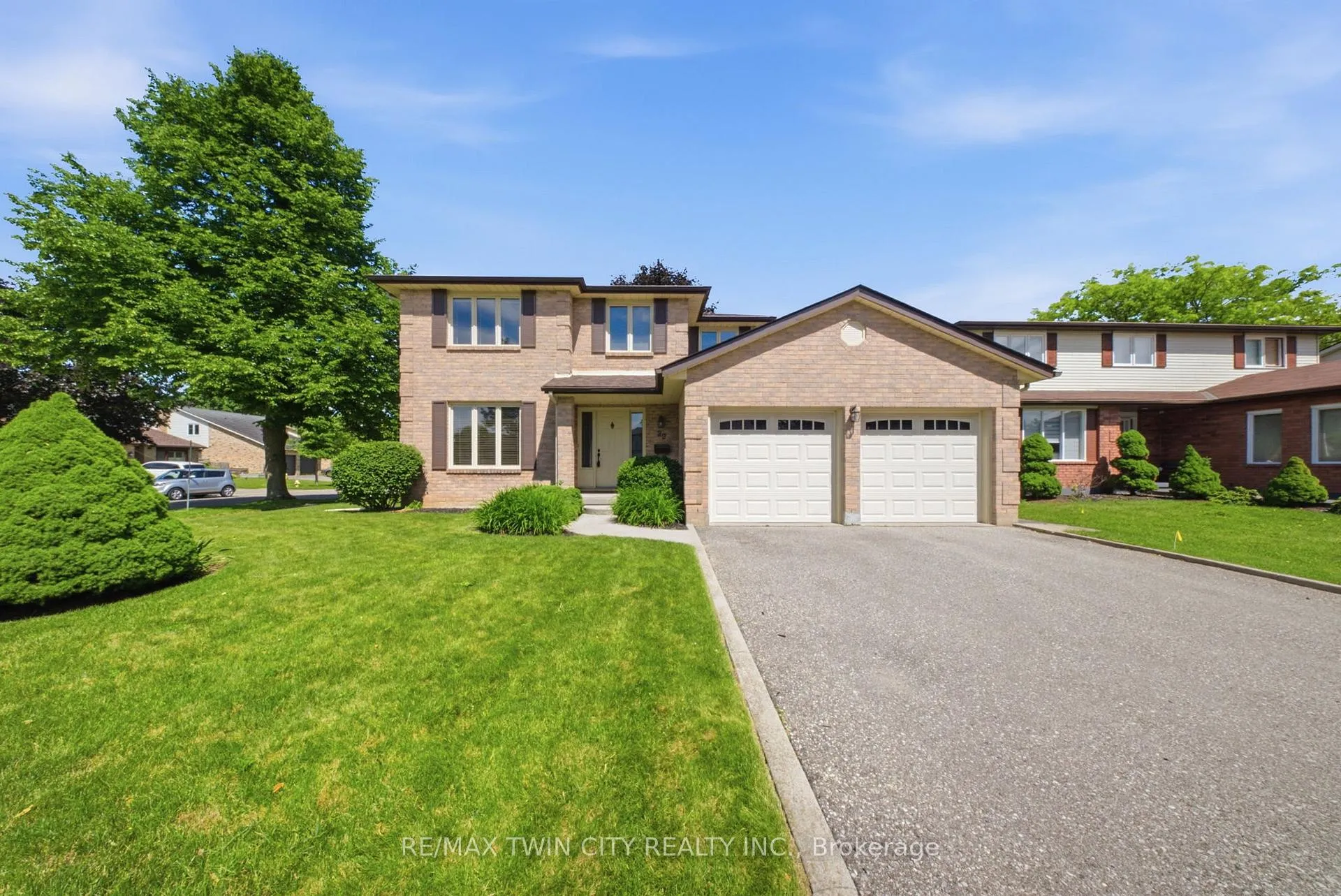 Photo 1 of 22 Colonial Crescent, Brantford, Cedarland — HOMEH