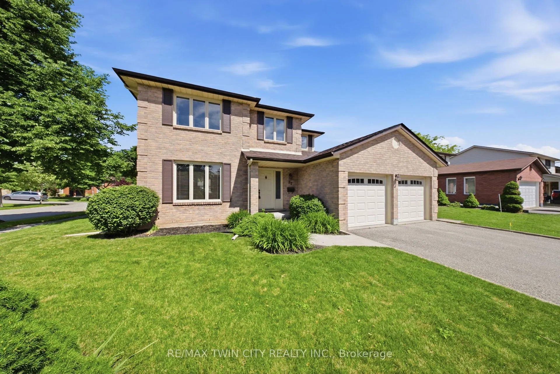 Photo 2 of 22 Colonial Crescent, Brantford, Cedarland — HOMEH