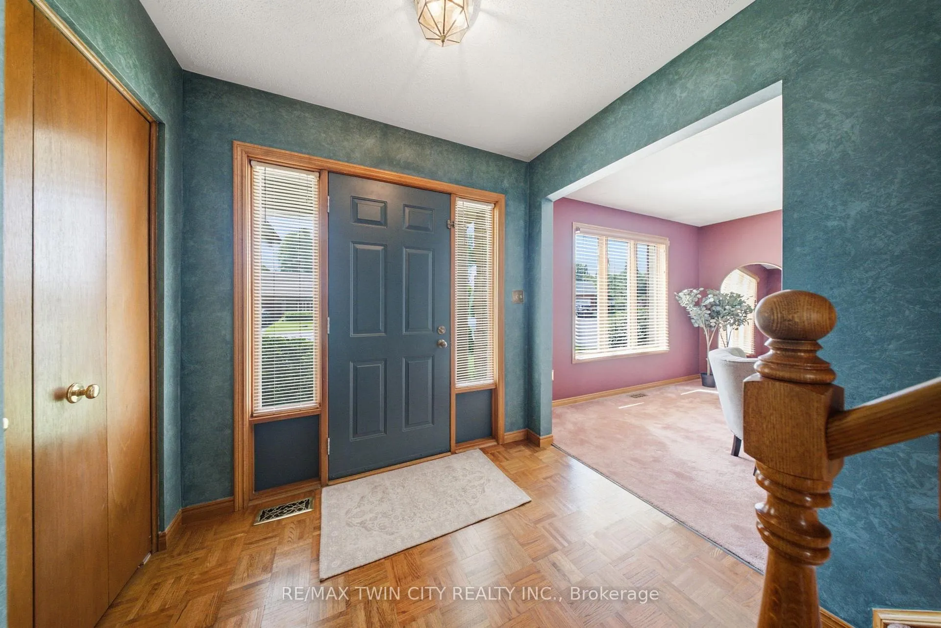 Photo 5 of 22 Colonial Crescent, Brantford, Cedarland — HOMEH