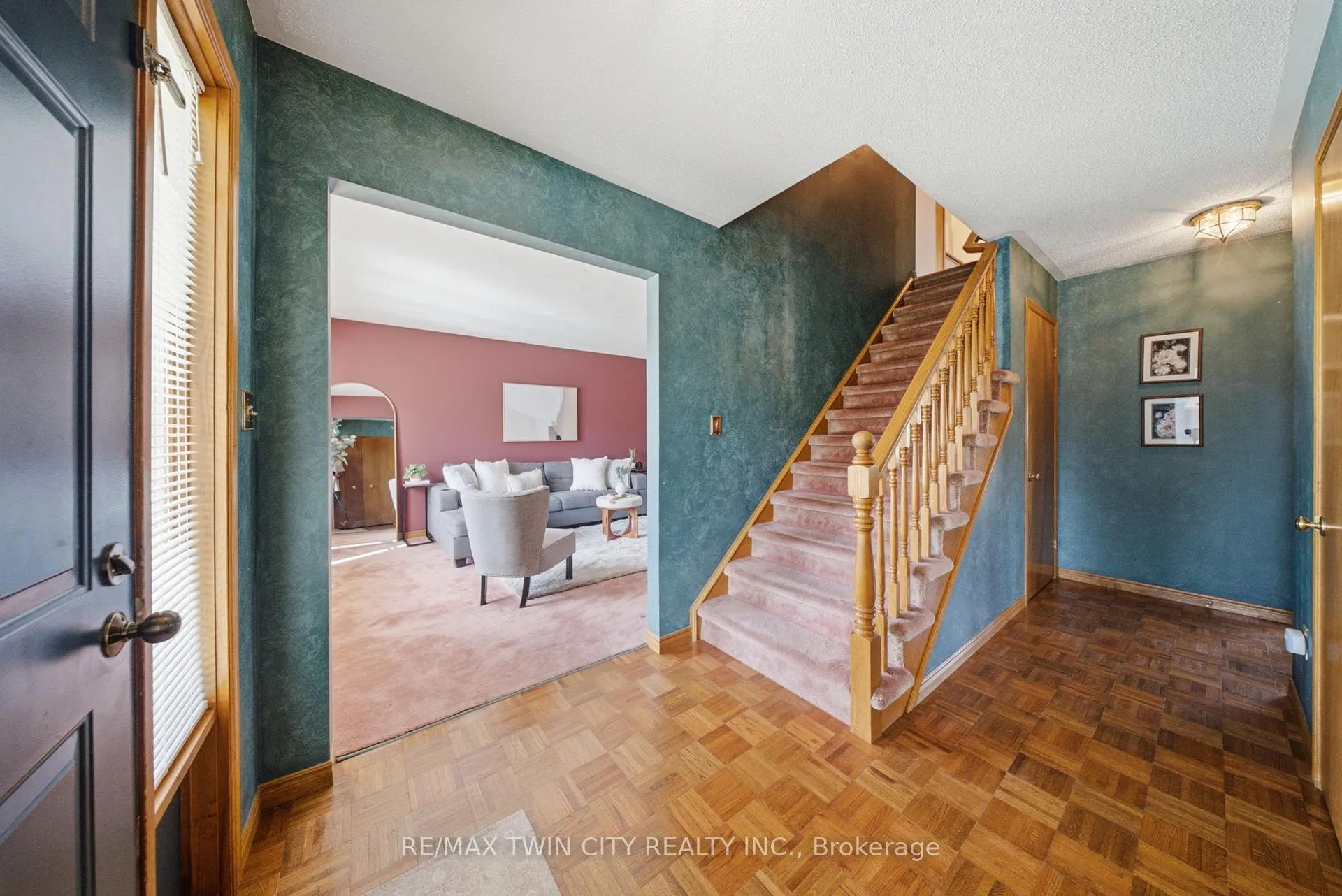 Photo 6 of 22 Colonial Crescent, Brantford, Cedarland — HOMEH