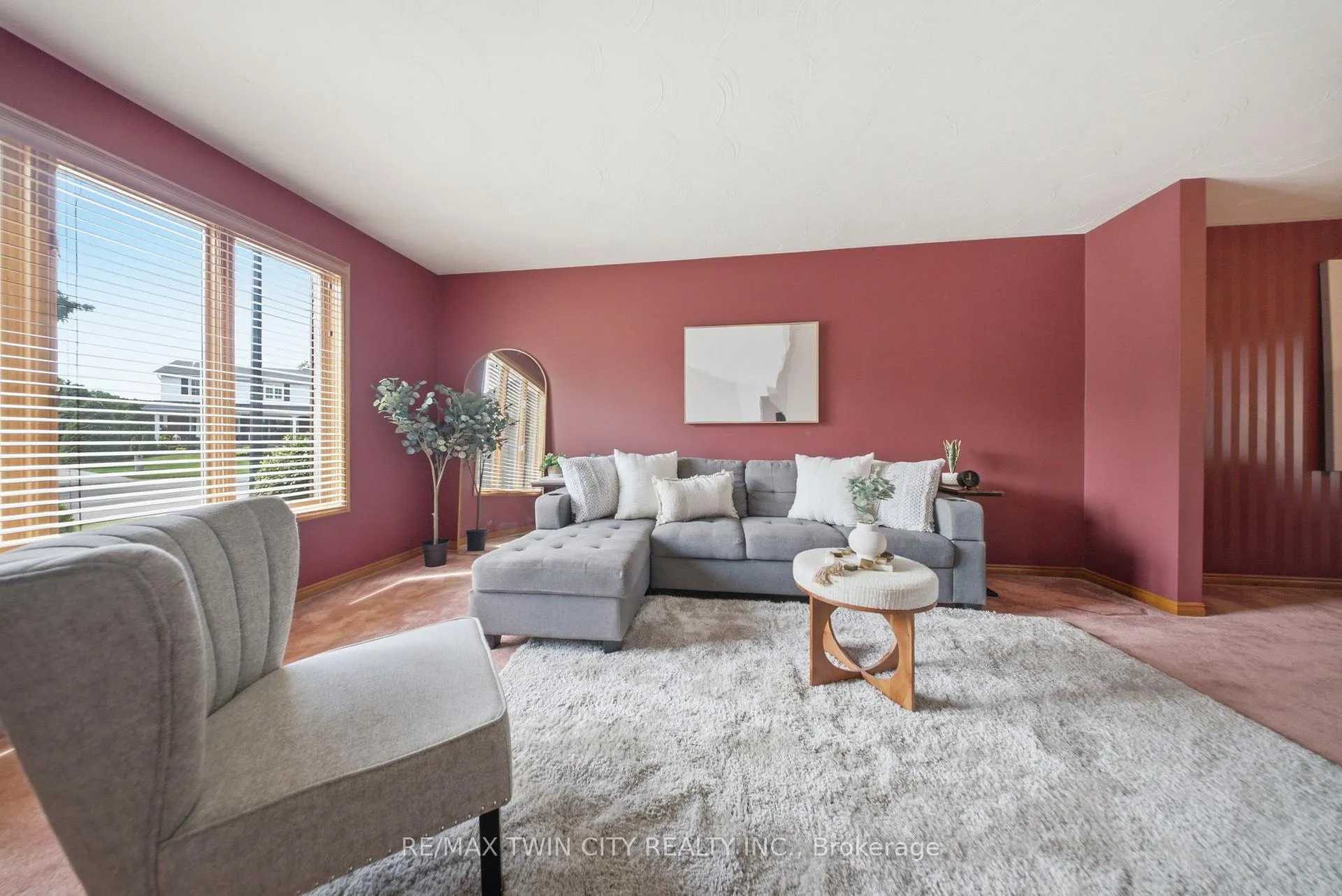Photo 7 of 22 Colonial Crescent, Brantford, Cedarland — HOMEH