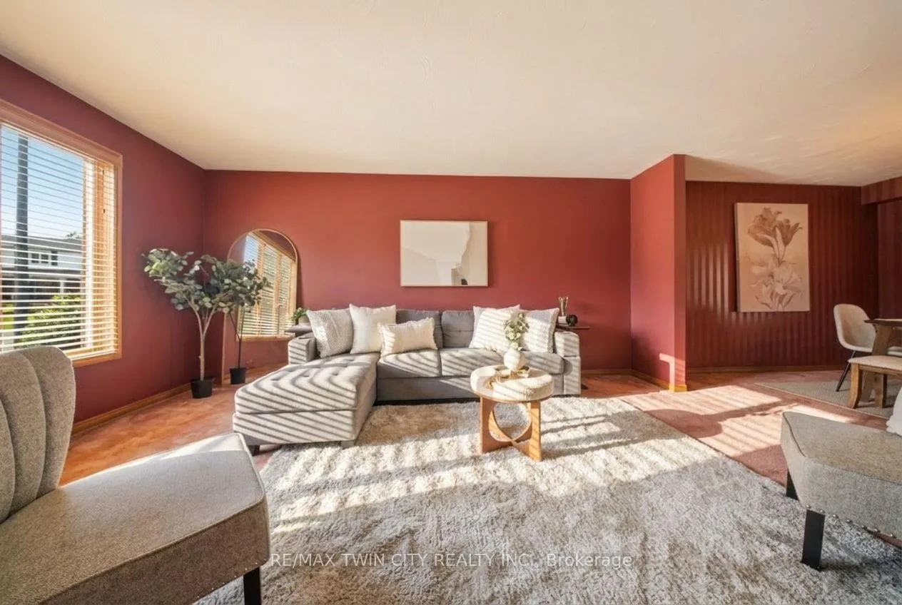 Photo 8 of 22 Colonial Crescent, Brantford, Cedarland — HOMEH
