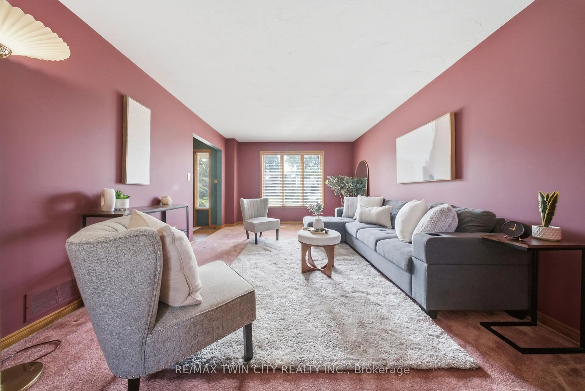 Photo 9 of 22 Colonial Crescent, Brantford, Cedarland — HOMEH