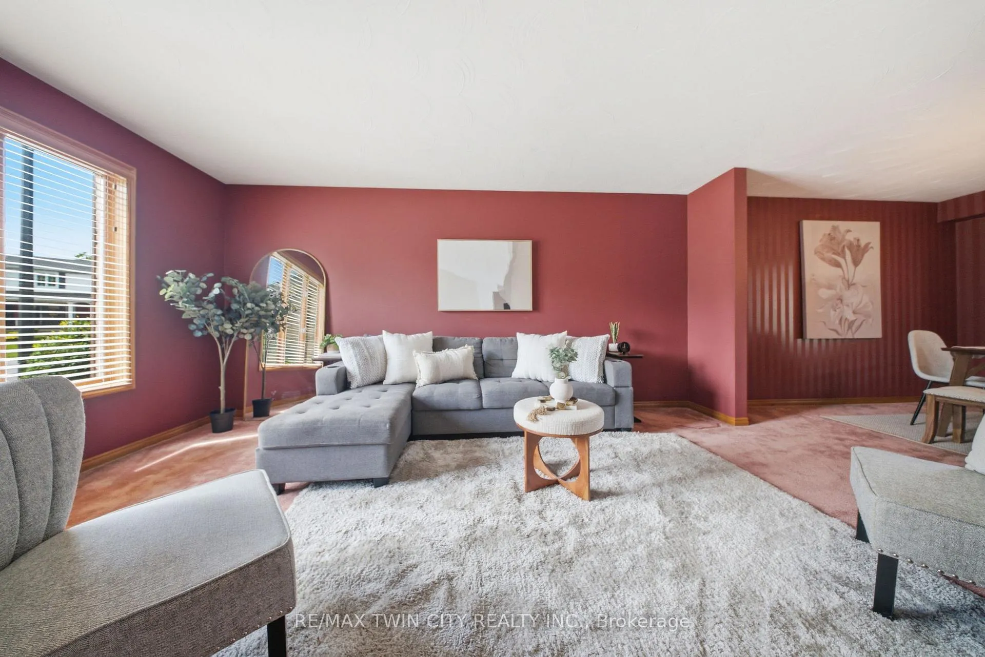 Photo 10 of 22 Colonial Crescent, Brantford, Cedarland — HOMEH