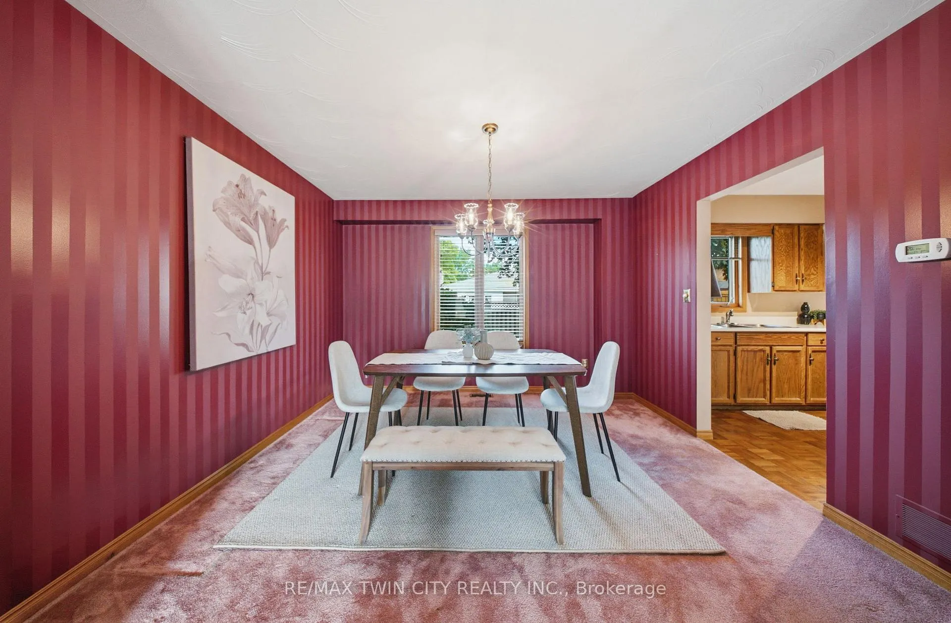 Photo 11 of 22 Colonial Crescent, Brantford, Cedarland — HOMEH