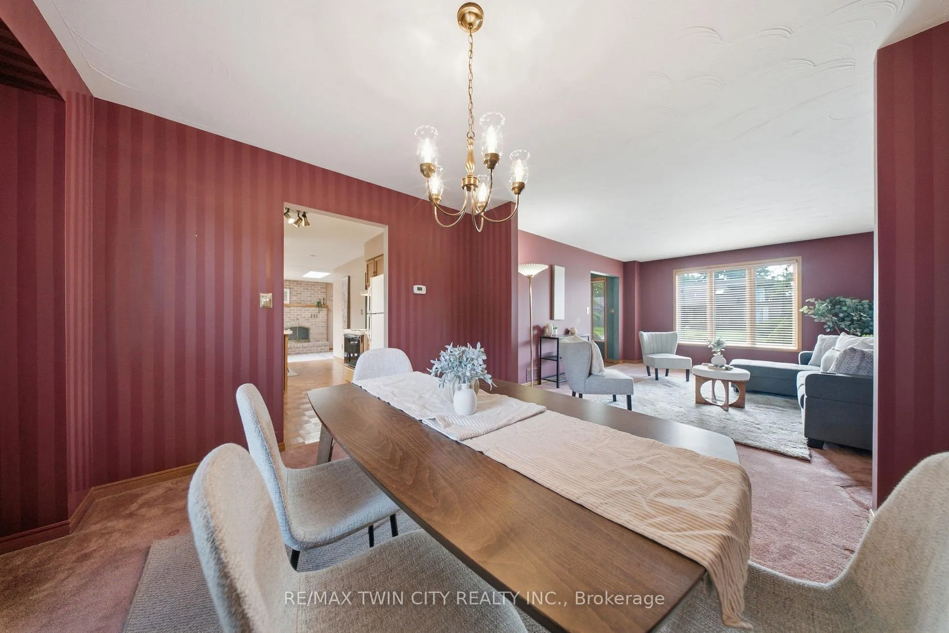 Photo 12 of 22 Colonial Crescent, Brantford, Cedarland — HOMEH