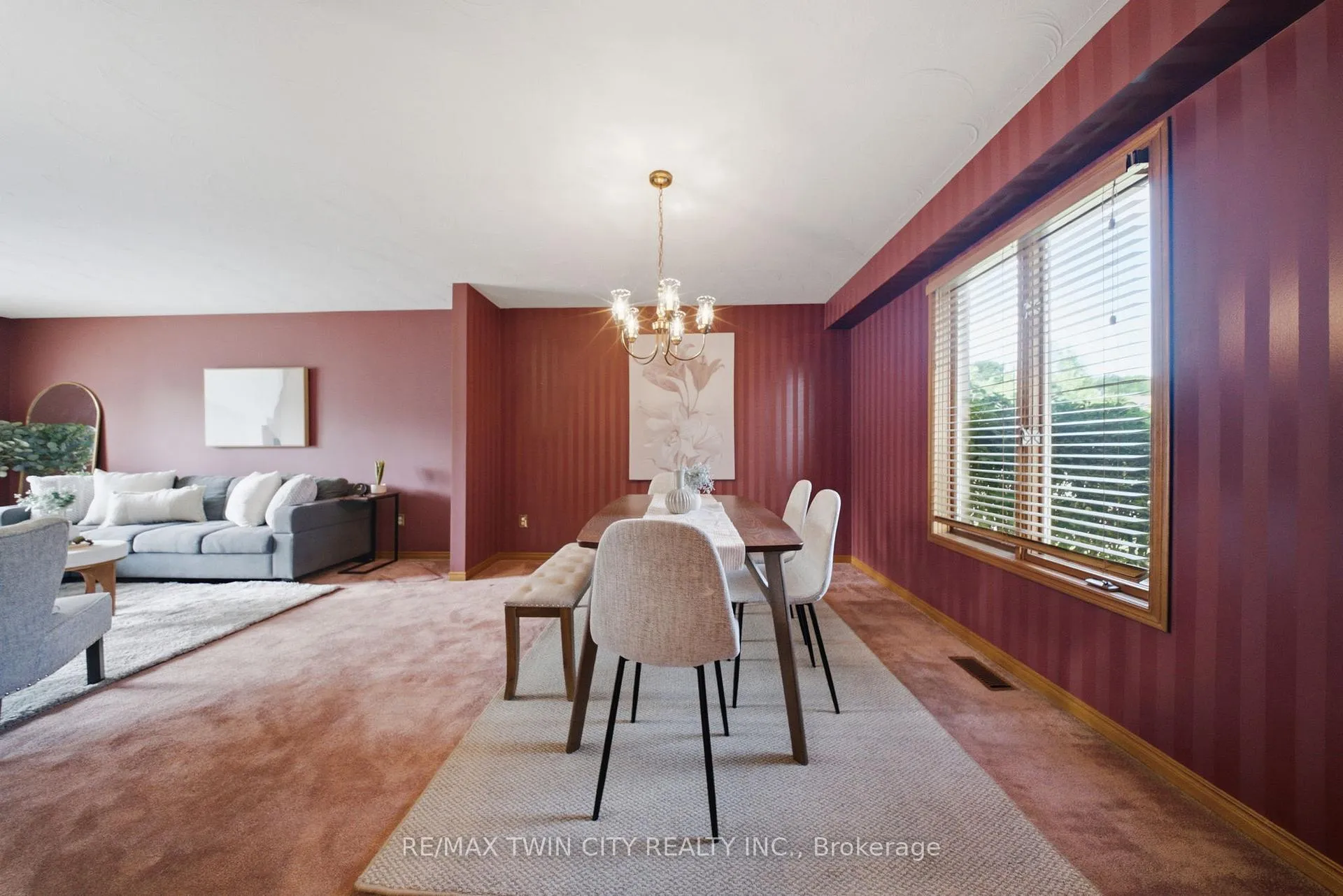 Photo 13 of 22 Colonial Crescent, Brantford, Cedarland — HOMEH