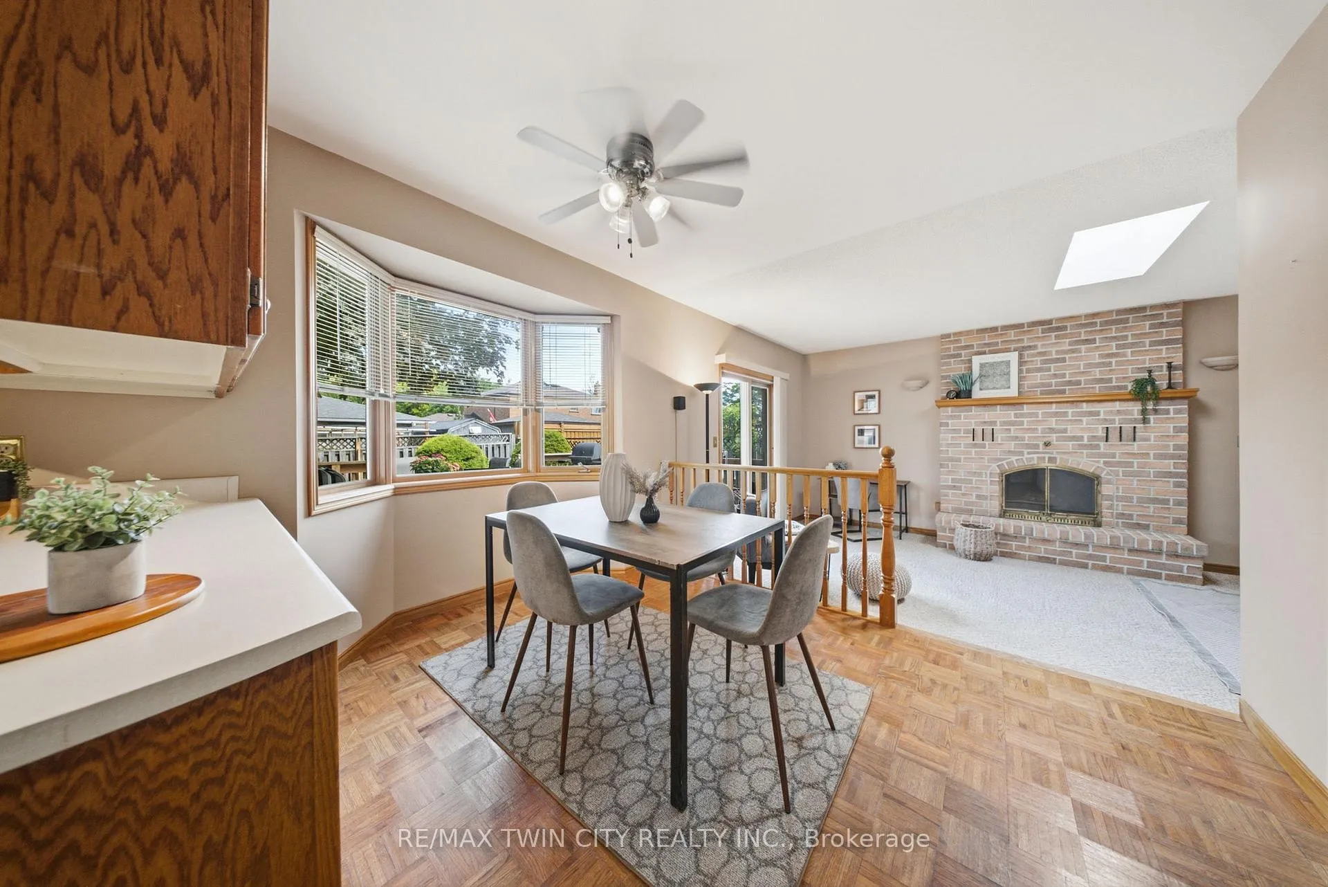 Photo 16 of 22 Colonial Crescent, Brantford, Cedarland — HOMEH