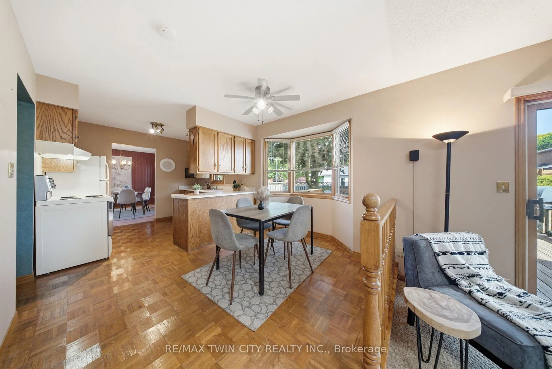 Photo 17 of 22 Colonial Crescent, Brantford, Cedarland — HOMEH