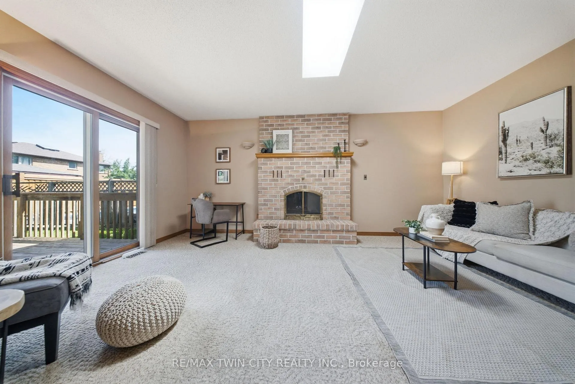 Photo 19 of 22 Colonial Crescent, Brantford, Cedarland — HOMEH