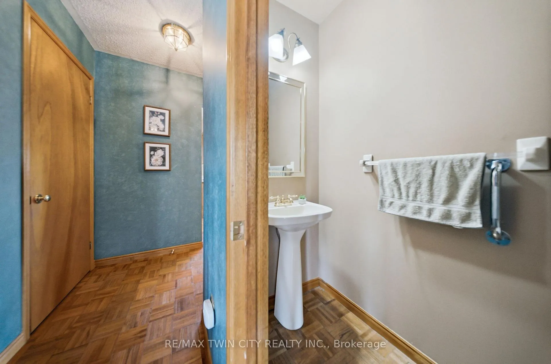 Photo 25 of 22 Colonial Crescent, Brantford, Cedarland — HOMEH
