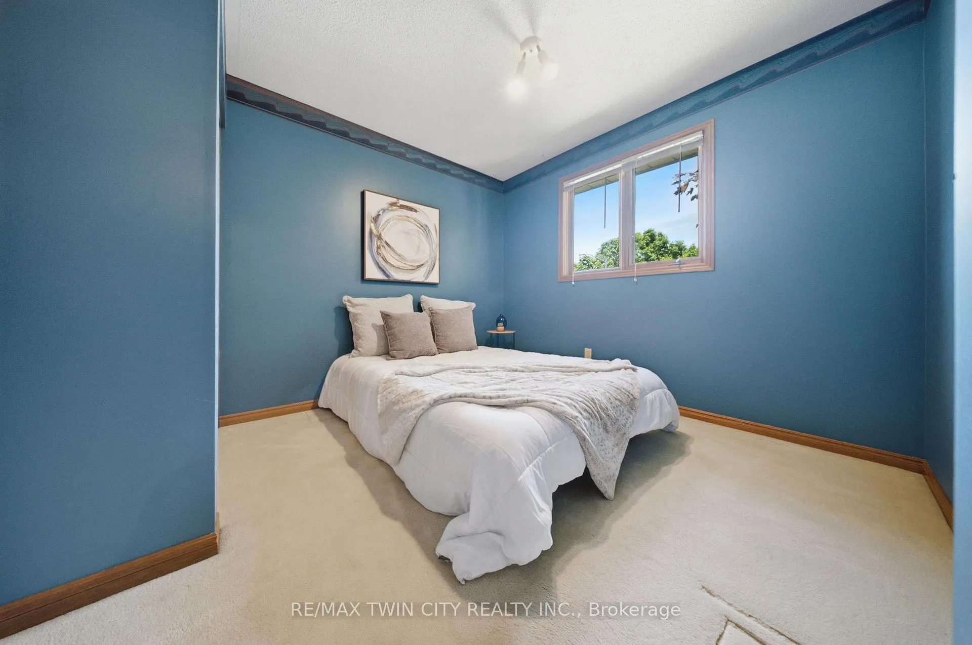 Photo 30 of 22 Colonial Crescent, Brantford, Cedarland — HOMEH
