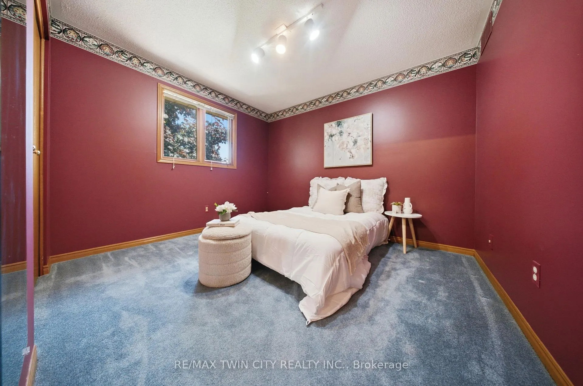 Photo 32 of 22 Colonial Crescent, Brantford, Cedarland — HOMEH