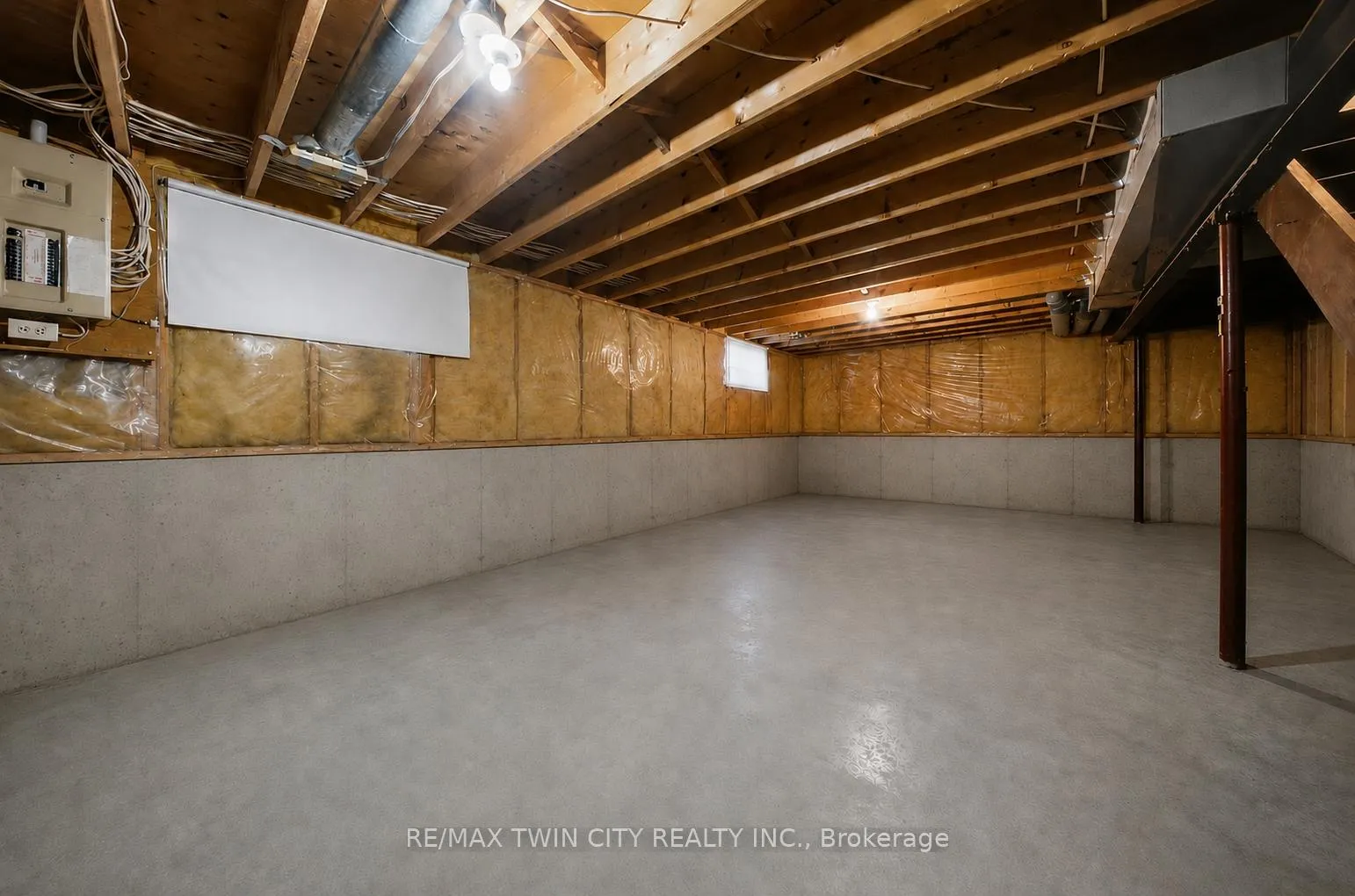 Photo 33 of 22 Colonial Crescent, Brantford, Cedarland — HOMEH