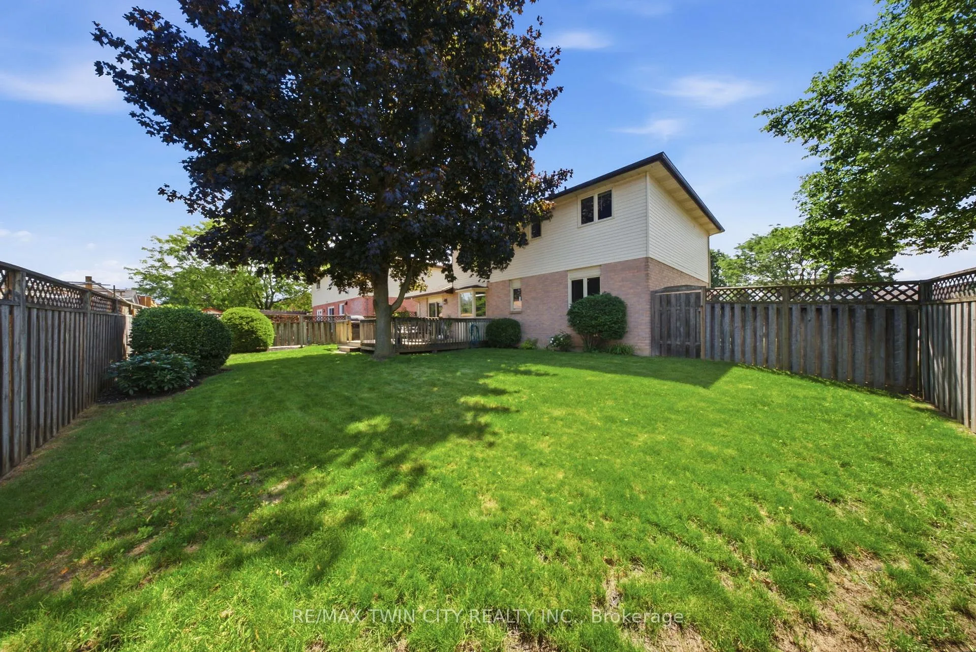 Photo 37 of 22 Colonial Crescent, Brantford, Cedarland — HOMEH