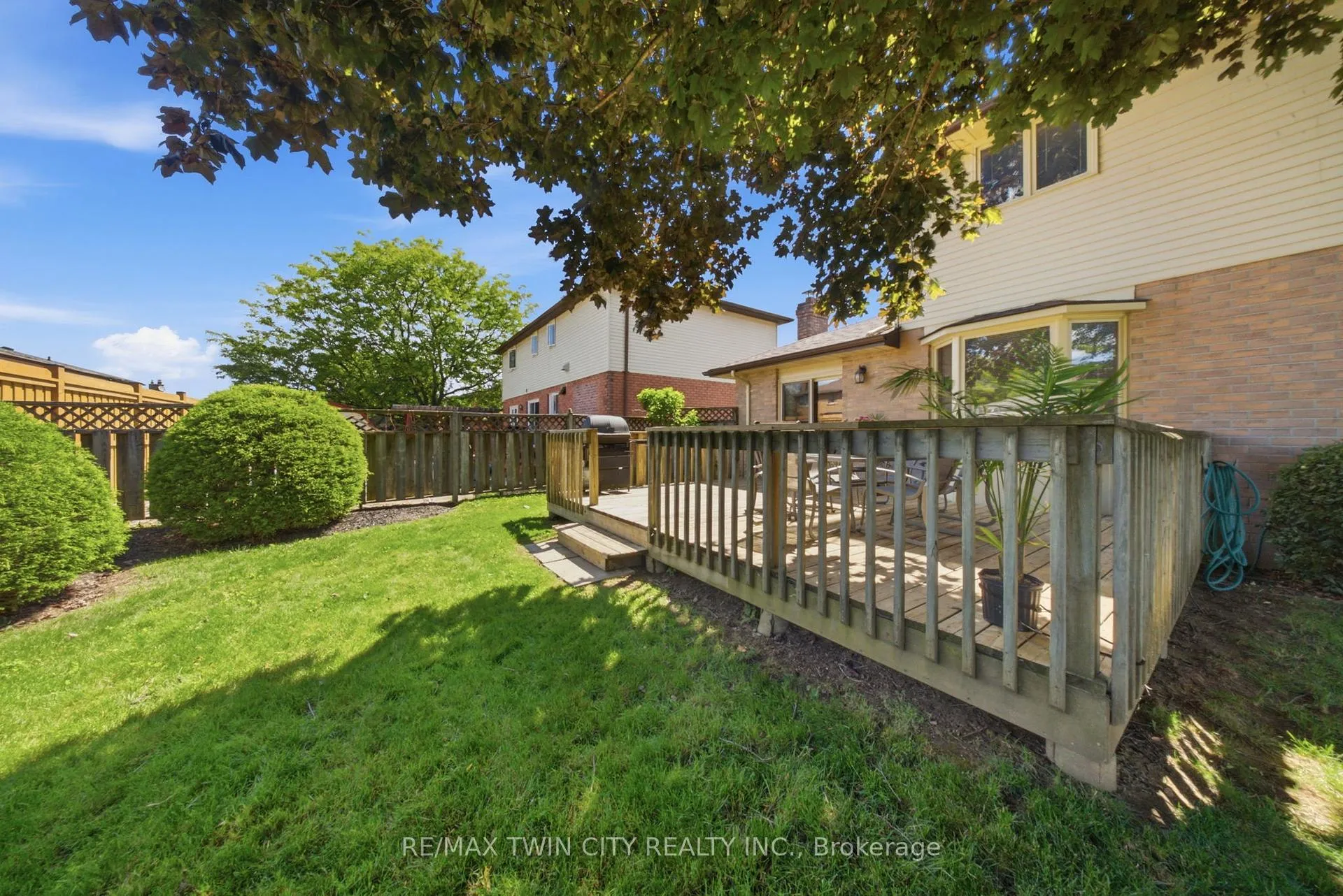 Photo 38 of 22 Colonial Crescent, Brantford, Cedarland — HOMEH