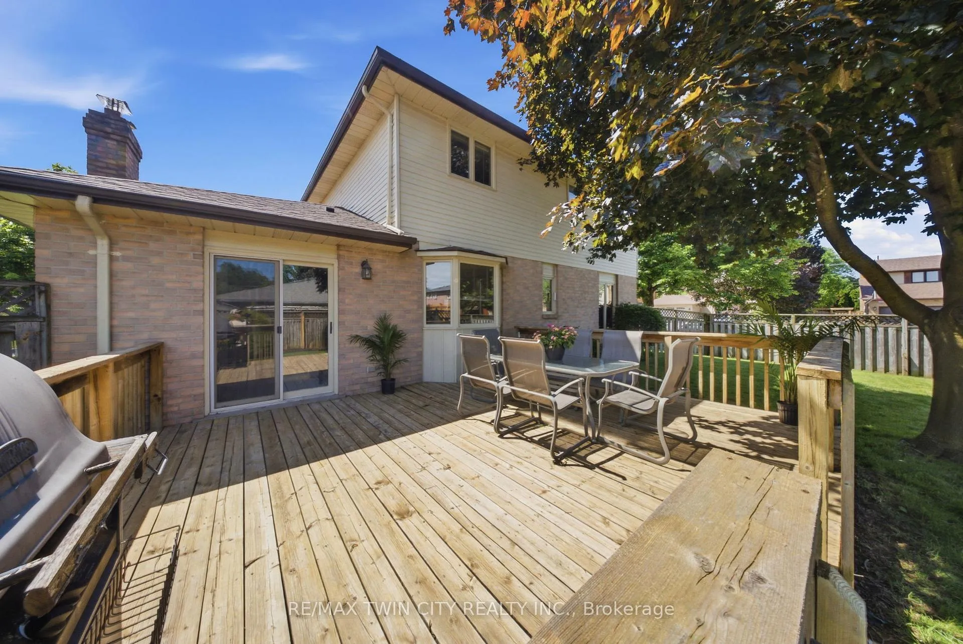Photo 39 of 22 Colonial Crescent, Brantford, Cedarland — HOMEH