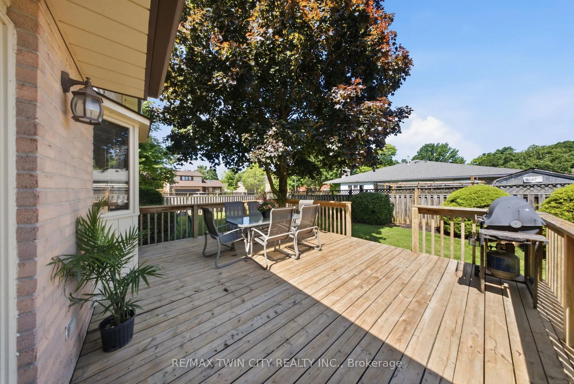 Photo 40 of 22 Colonial Crescent, Brantford, Cedarland — HOMEH