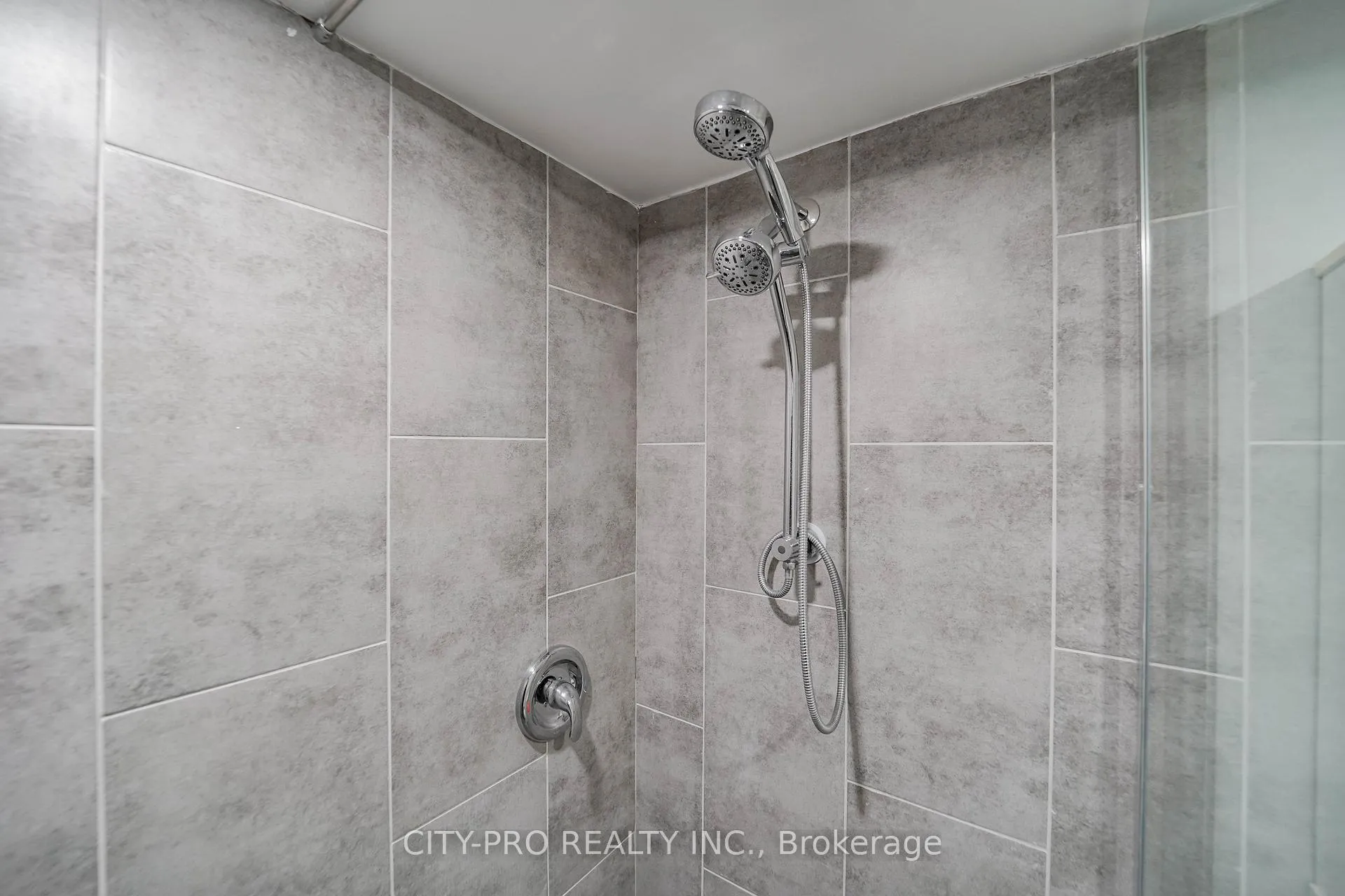 Photo 35 of 2848 Windwood Drive, Mississauga, Meadowvale — HOMEH