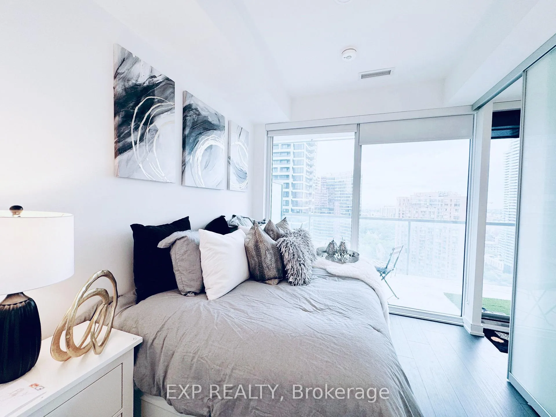 Photo 5 of Unit 2810, 3 Gloucester Street, Toronto, Church-Yonge Corridor — HOMEH