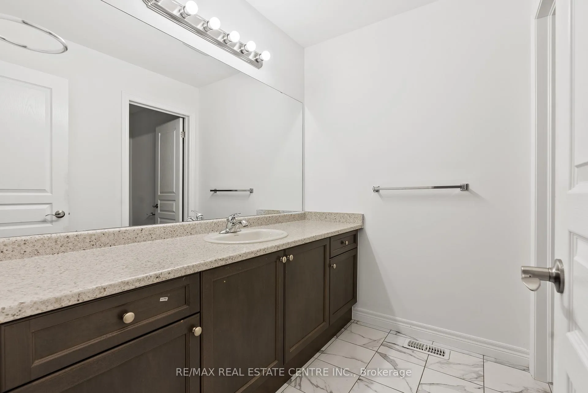Photo 22 of 56 Rockledge Drive, Hamilton, Hannon — HOMEH