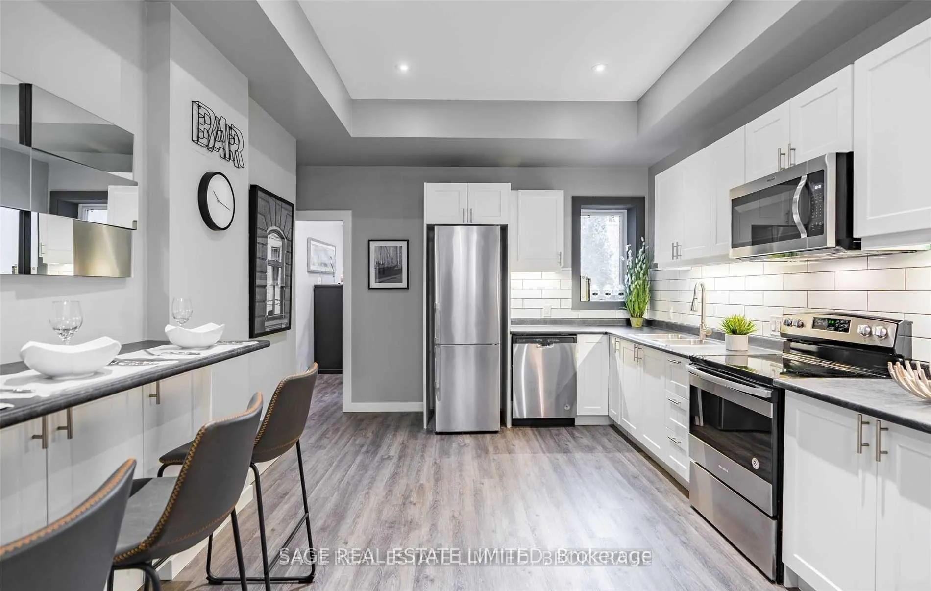 Photo 4 of 247 Lisgar Street, Toronto, Little Portugal — HOMEH