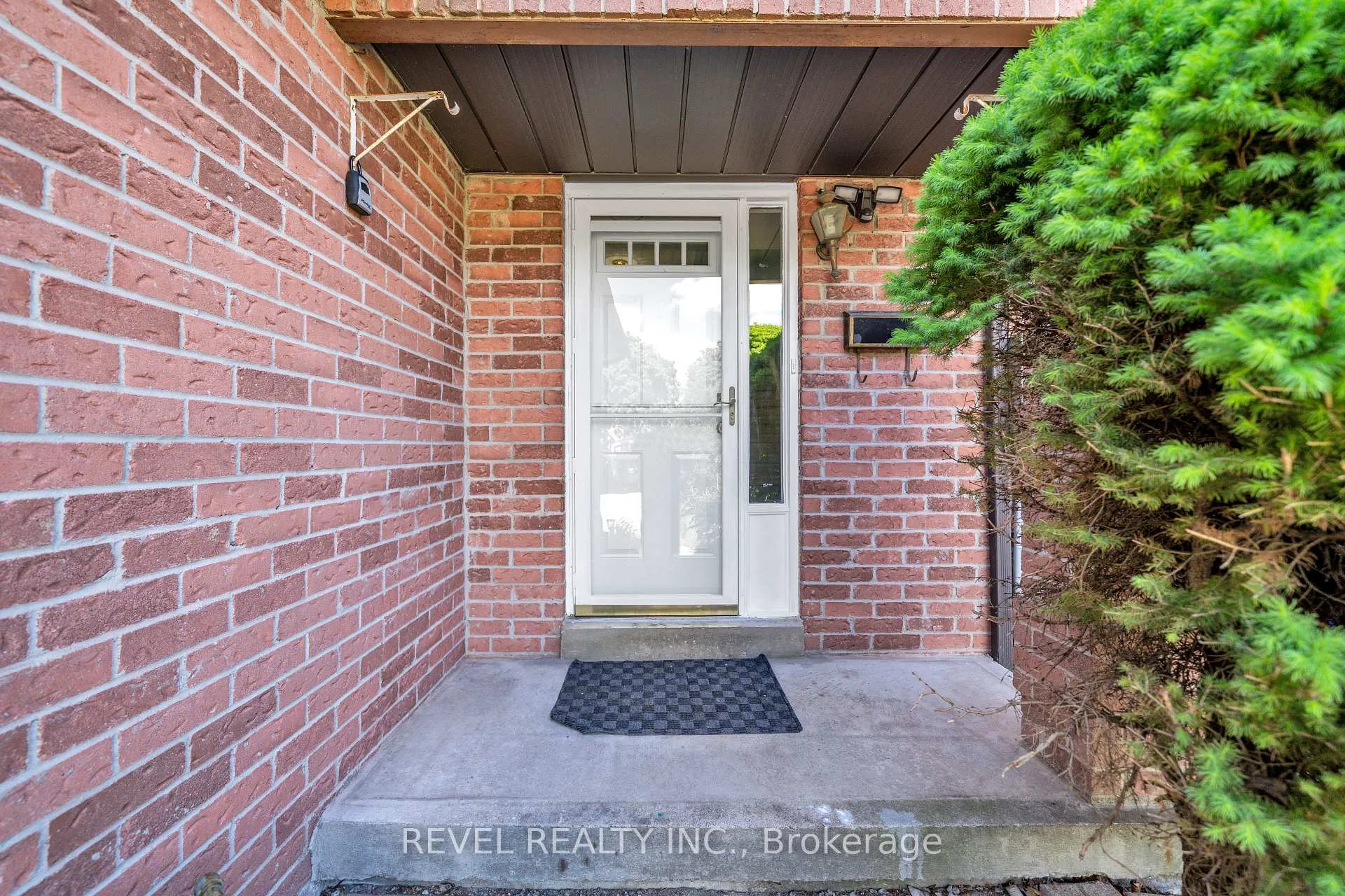 Photo 4 of 11 Carr Drive, Ajax, Central — HOMEH