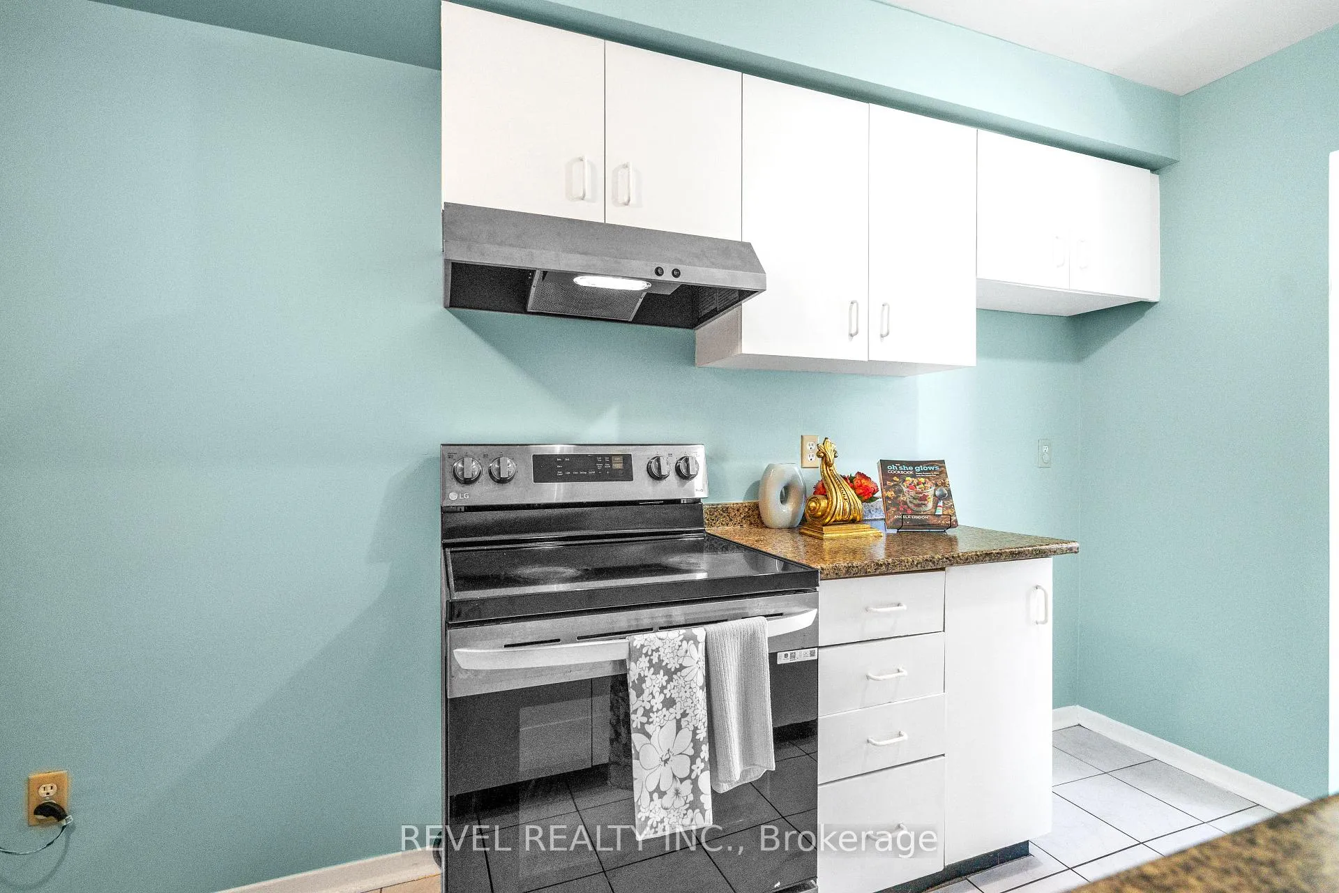 Photo 7 of 11 Carr Drive, Ajax, Central — HOMEH