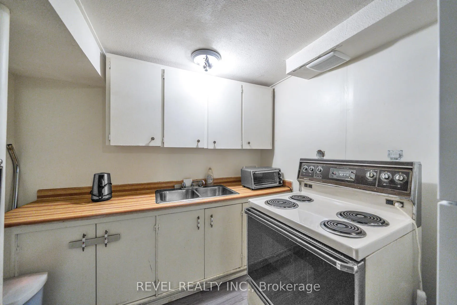 Photo 23 of 11 Carr Drive, Ajax, Central — HOMEH