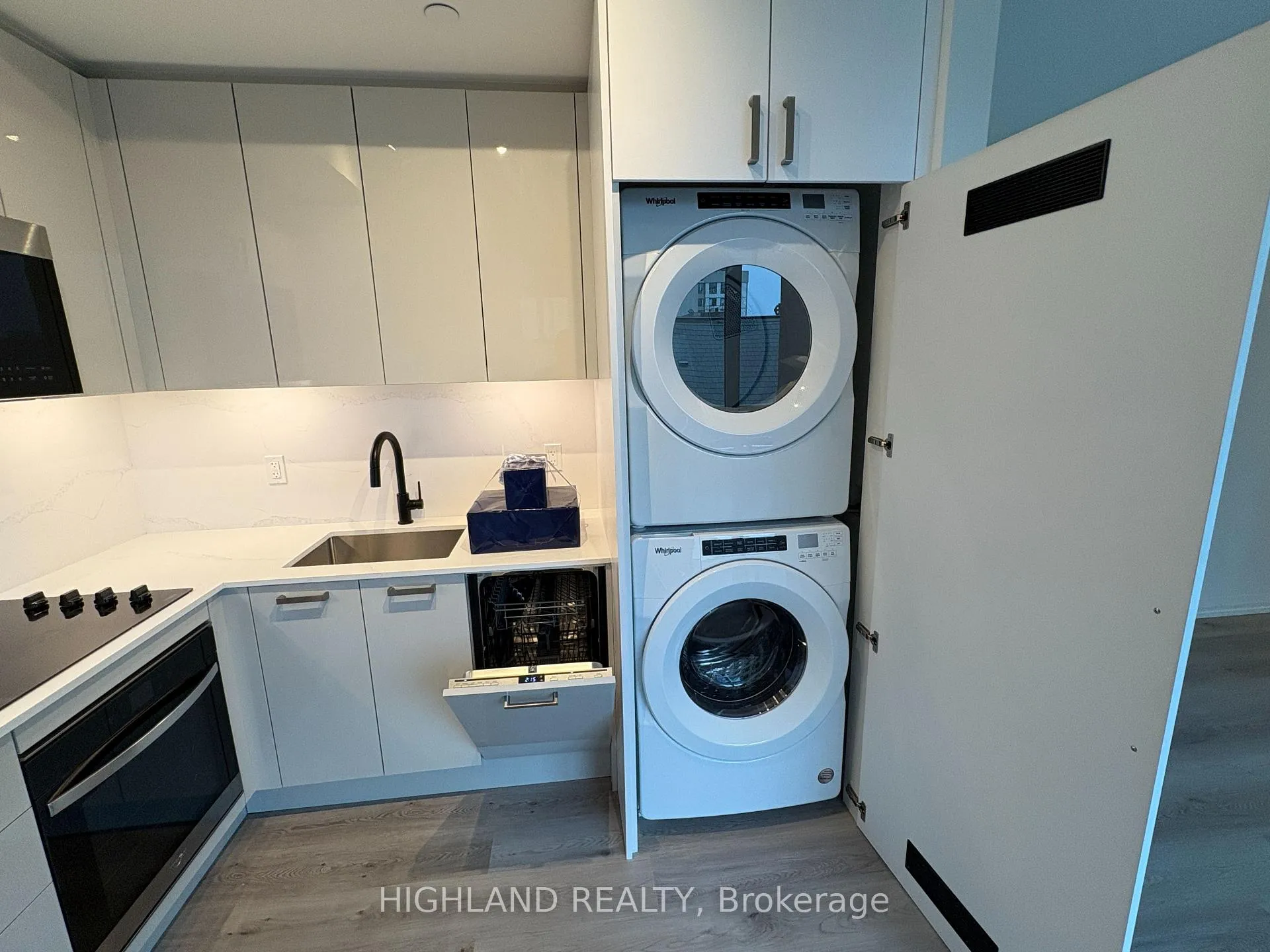 Photo 10 of Unit 615, 280 Dundas Street W, Toronto, Kensington-Chinatown — HOMEH