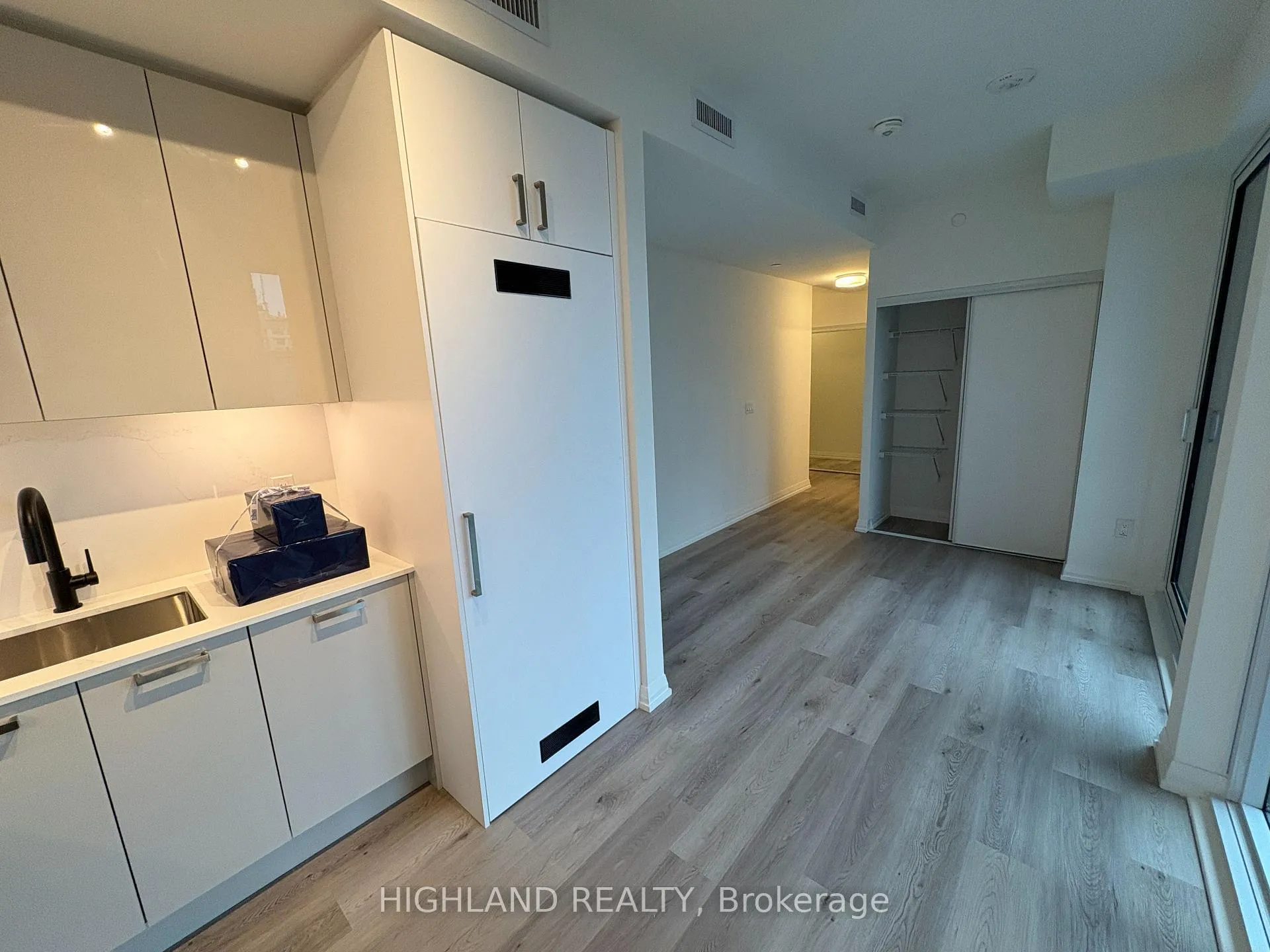Photo 11 of Unit 615, 280 Dundas Street W, Toronto, Kensington-Chinatown — HOMEH
