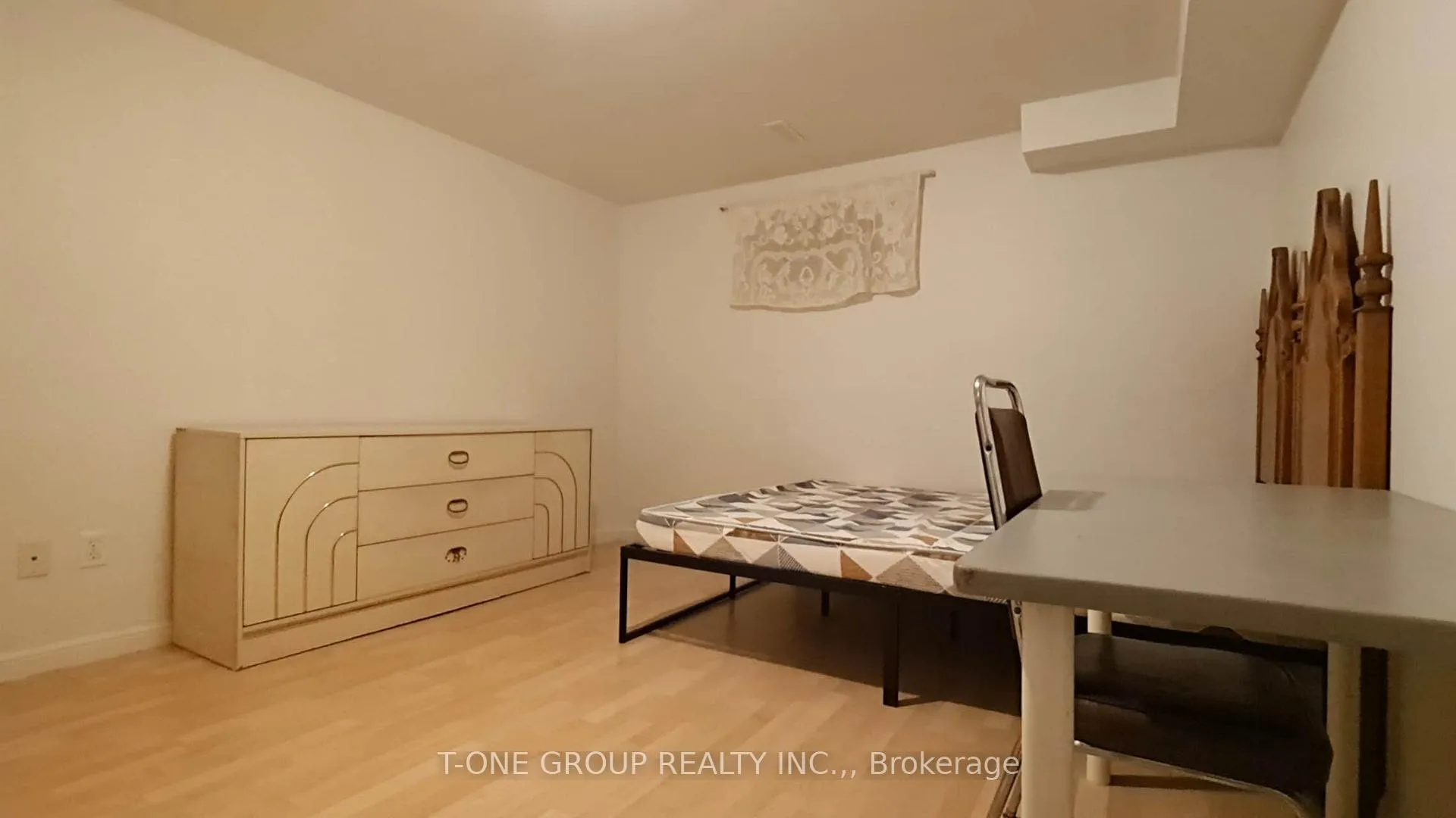 Photo 2 of 213 Risebrough Circuit, Markham, Milliken Mills West — HOMEH