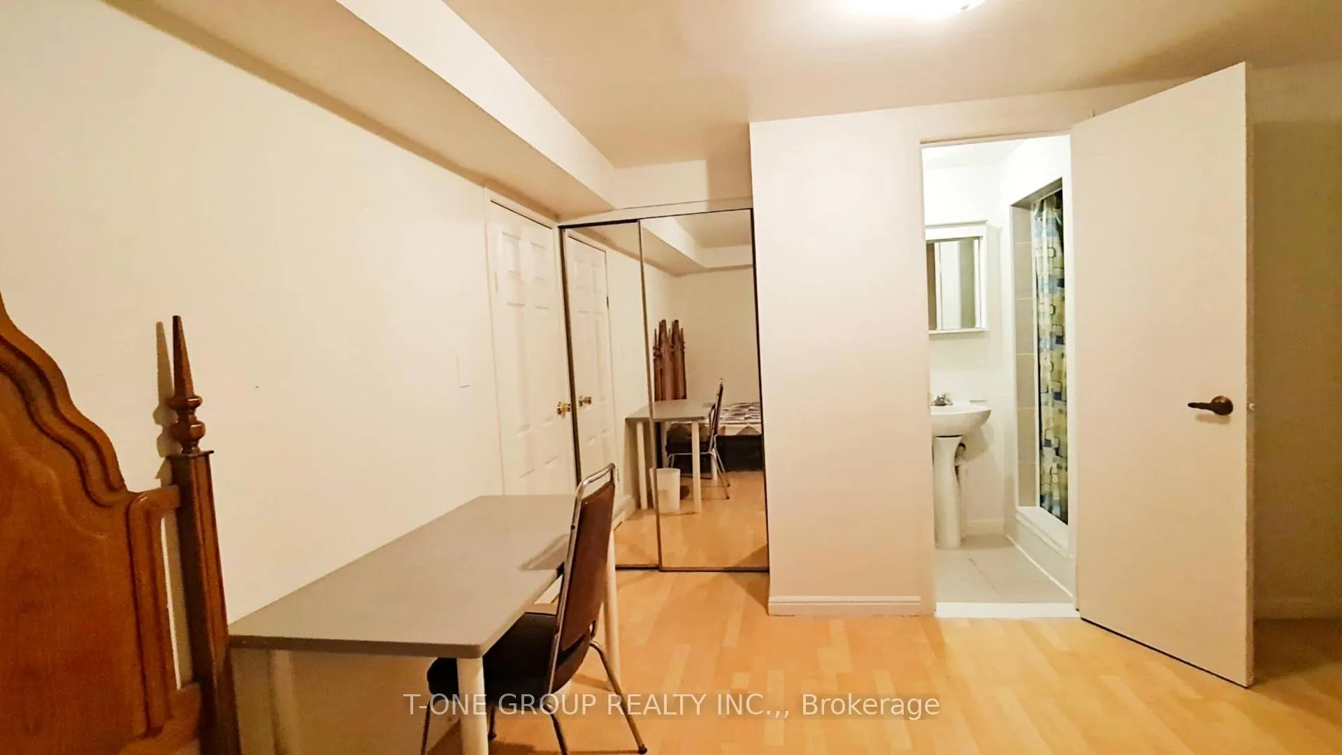 Photo 3 of 213 Risebrough Circuit, Markham, Milliken Mills West — HOMEH