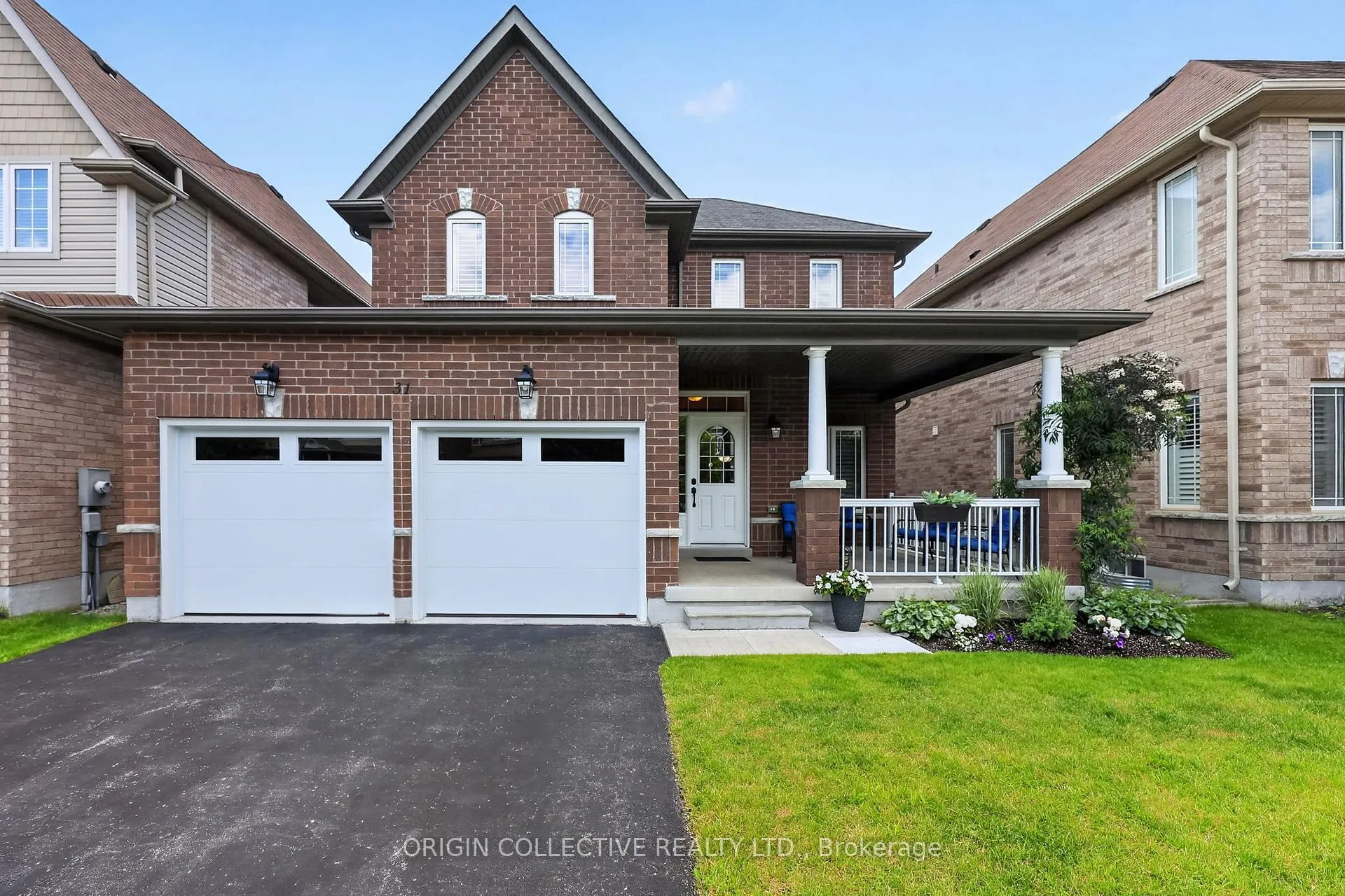 Photo 2 of 31 Bud Leggett Crescent, Georgina, Keswick South — HOMEH