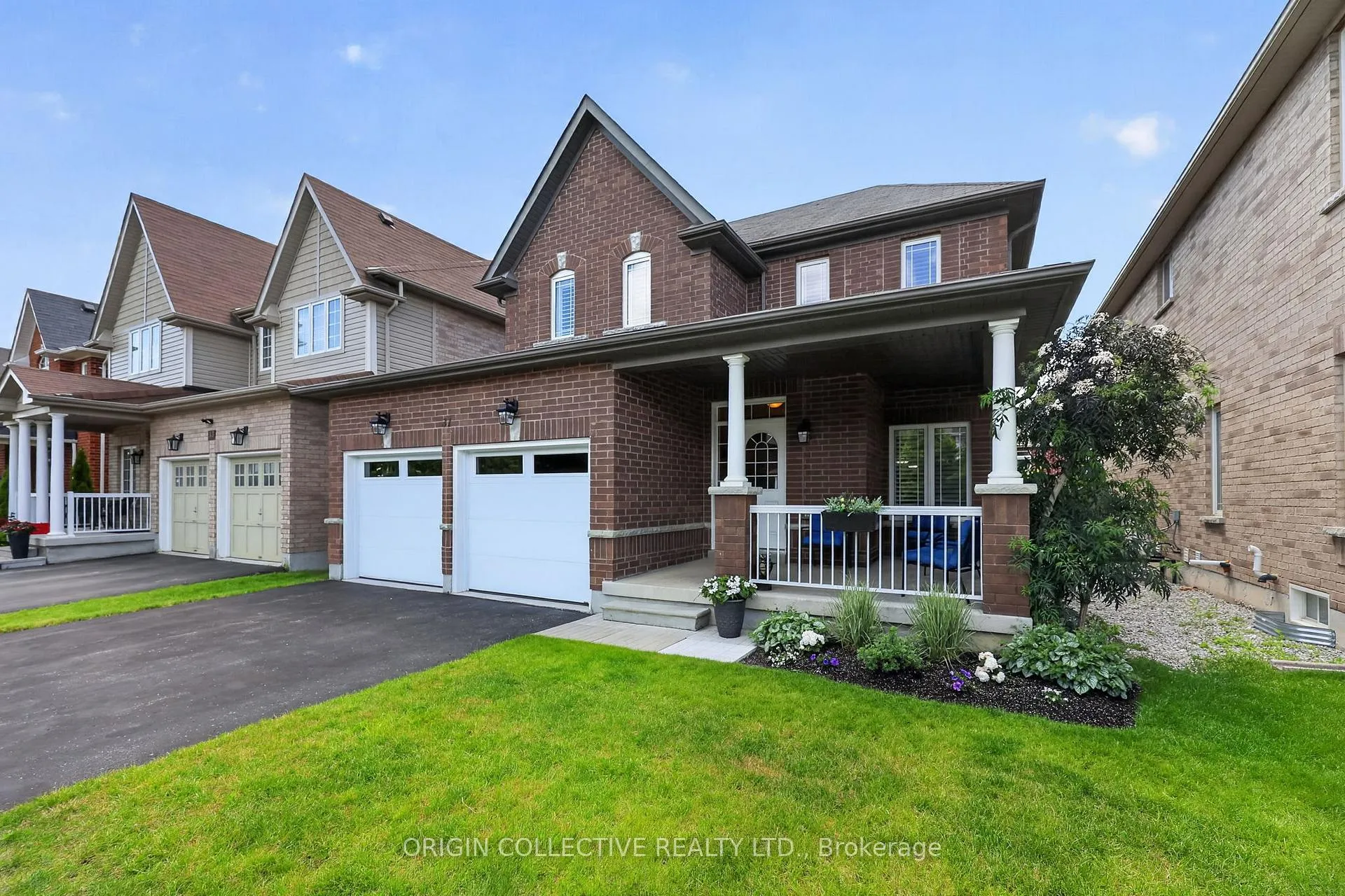 Photo 3 of 31 Bud Leggett Crescent, Georgina, Keswick South — HOMEH